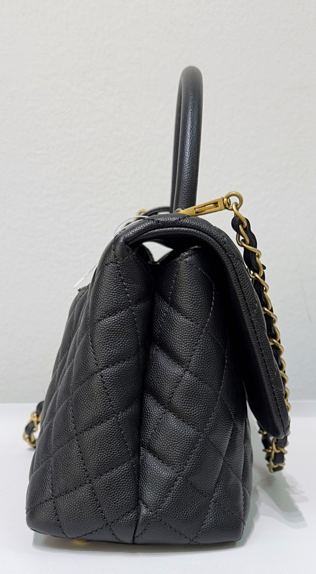 Chanel Medium Caviar Quilted Coco Handle Flap Black GHW 25 holo card