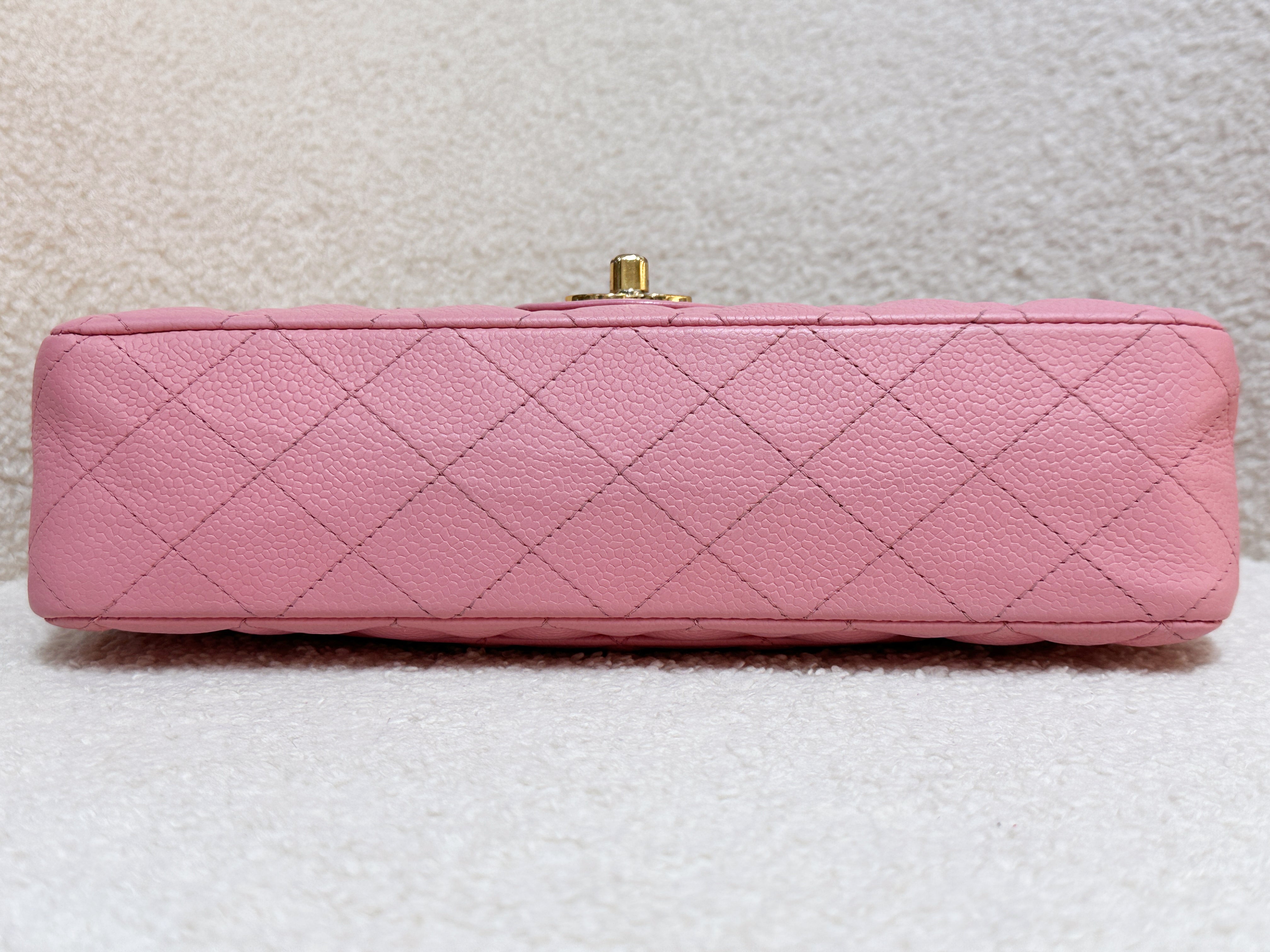 Chanel Medium Vintage Sakura Pink Caviar Classic Double Flap Bag 24K GHW 86 holo(body lightly touched)