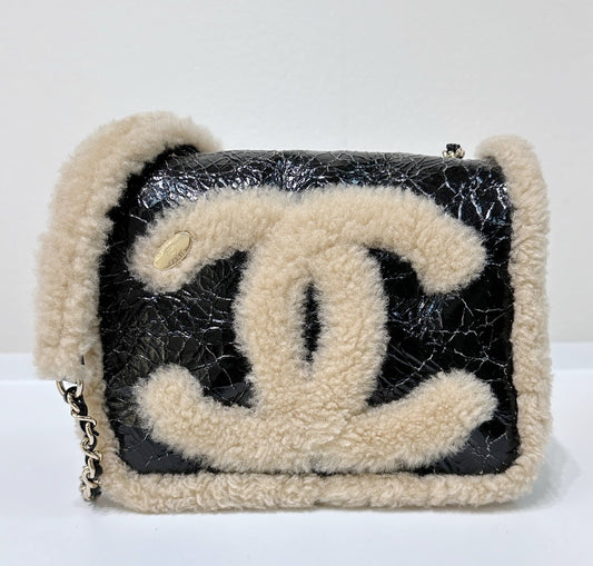 CHANEL Crumpled Calfskin Shearling CC Flap Black Beige