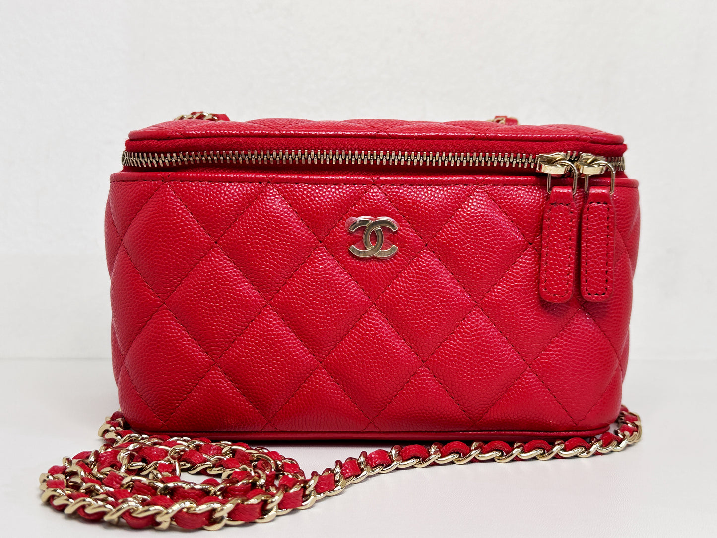 Chanel Caviar Quilted Small Vanity Case With Chain Red 3181 holo card