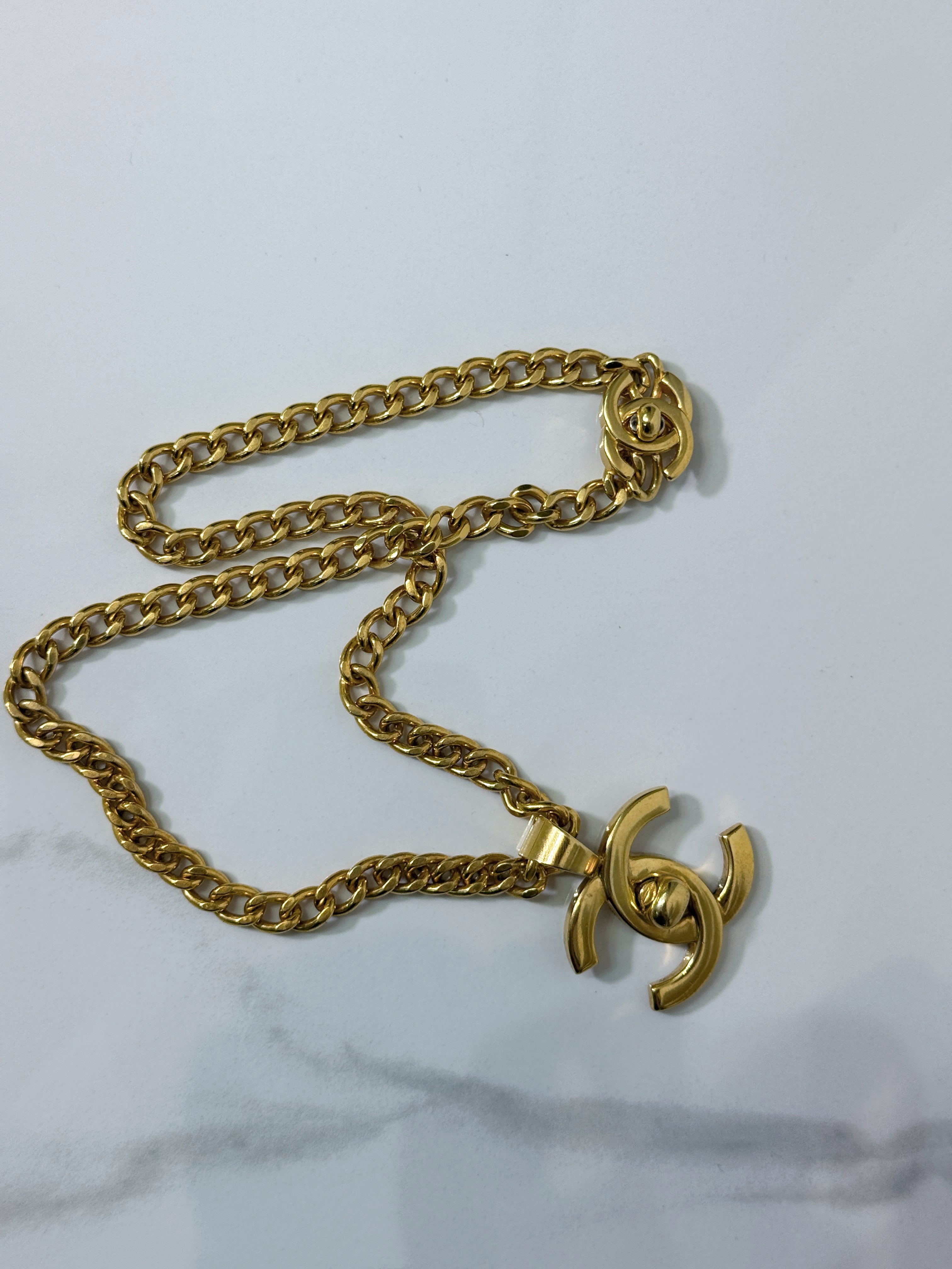 Chanel Turnlock Cocomark 97P Gold Chain Necklace Golden