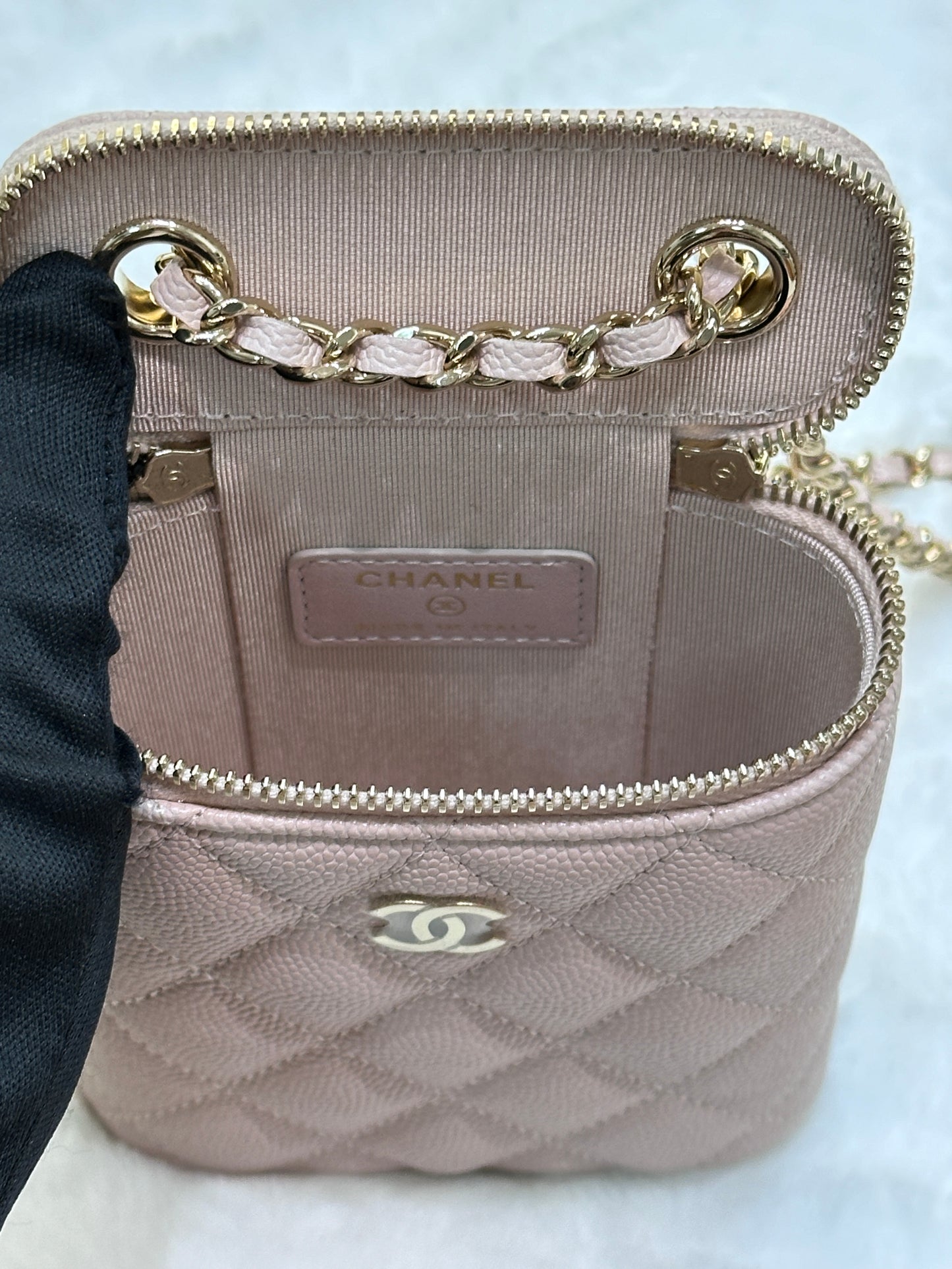 CHANEL Caviar Quilted Small Vertical Coco Beauty Vanity Case With Chain Light Pink