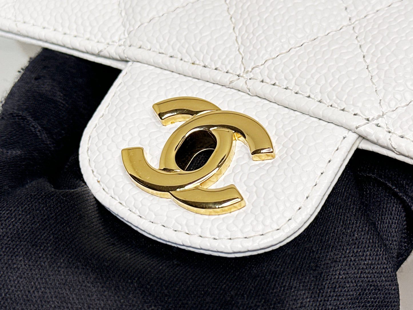 Chanel White Caviar Medium Classic Double Flap Bag 1350 holo card