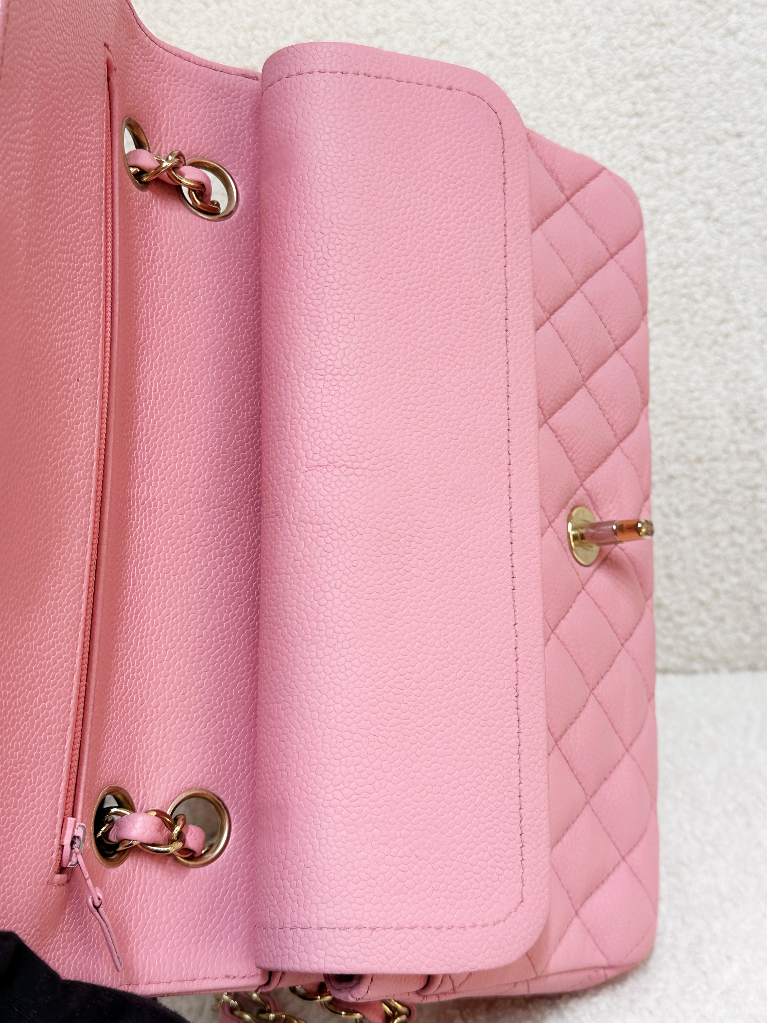 Chanel Medium Vintage Sakura Pink Caviar Classic Double Flap Bag 24K GHW 86 holo(body lightly touched)