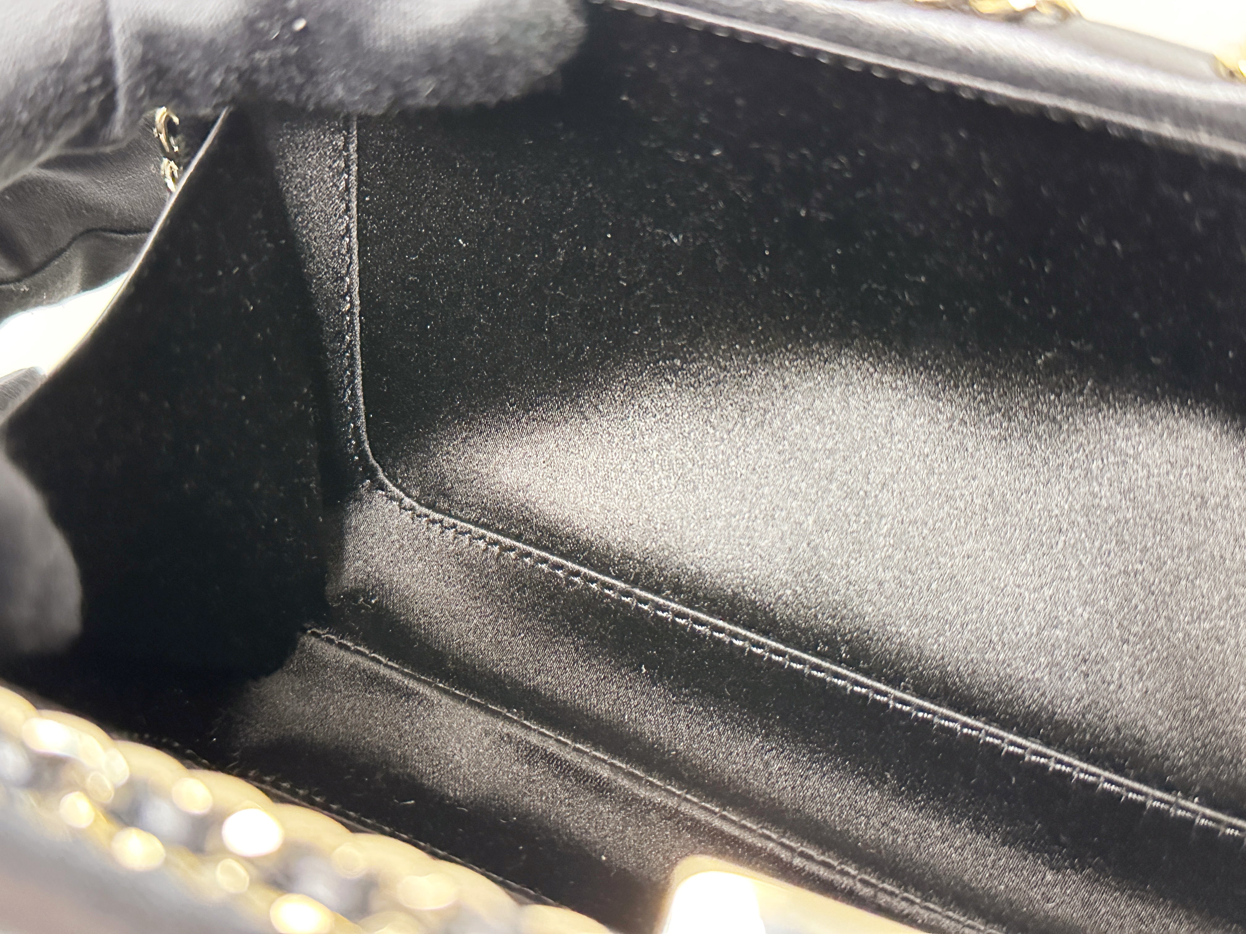 Chanel Black Lambskin Leather Kisslock CC evening Chain Clutch Crossbody 1832 holo