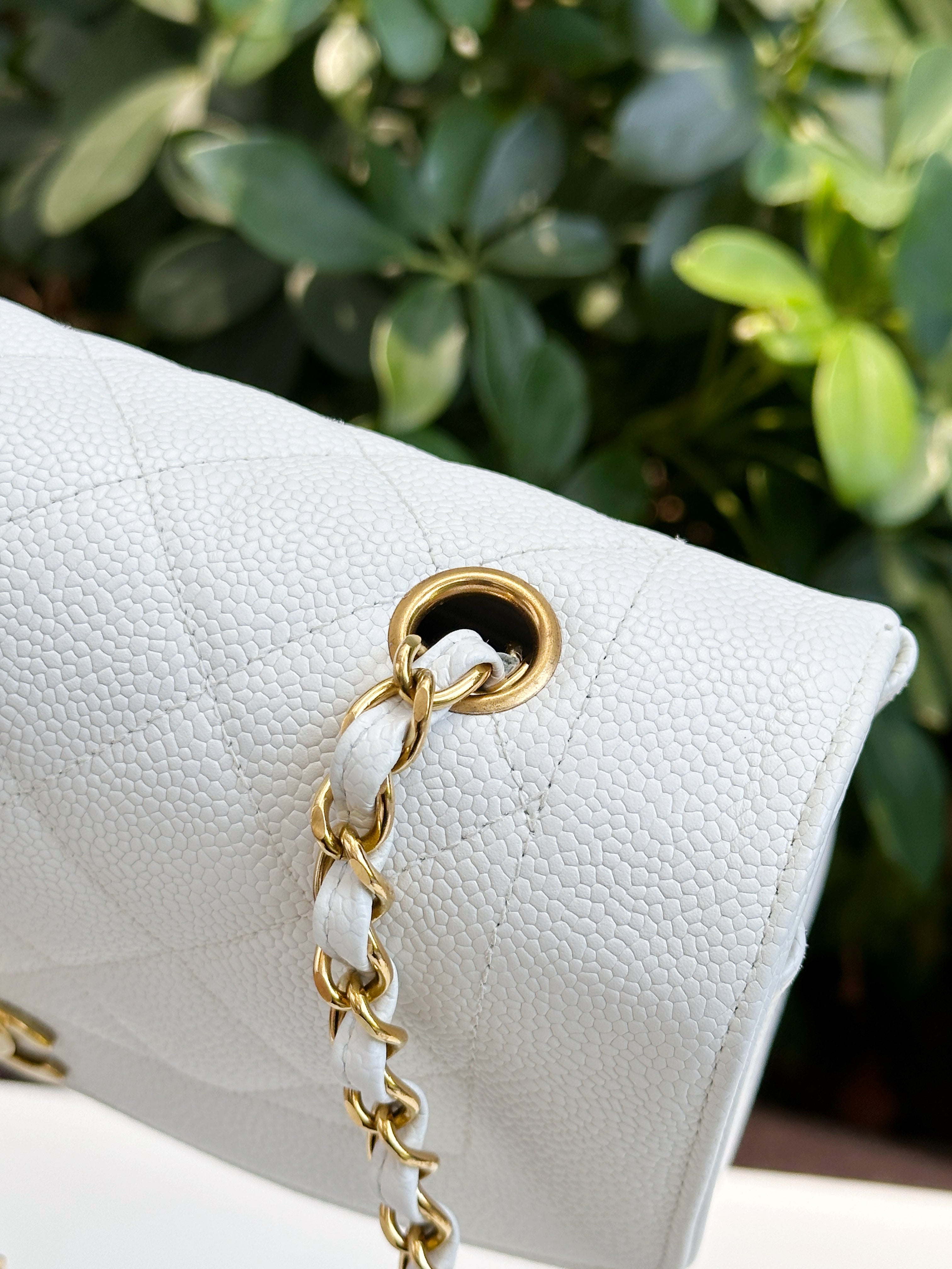 Chanel Vintage Quilted Diana Flap Bag Caviar White 33 holo card