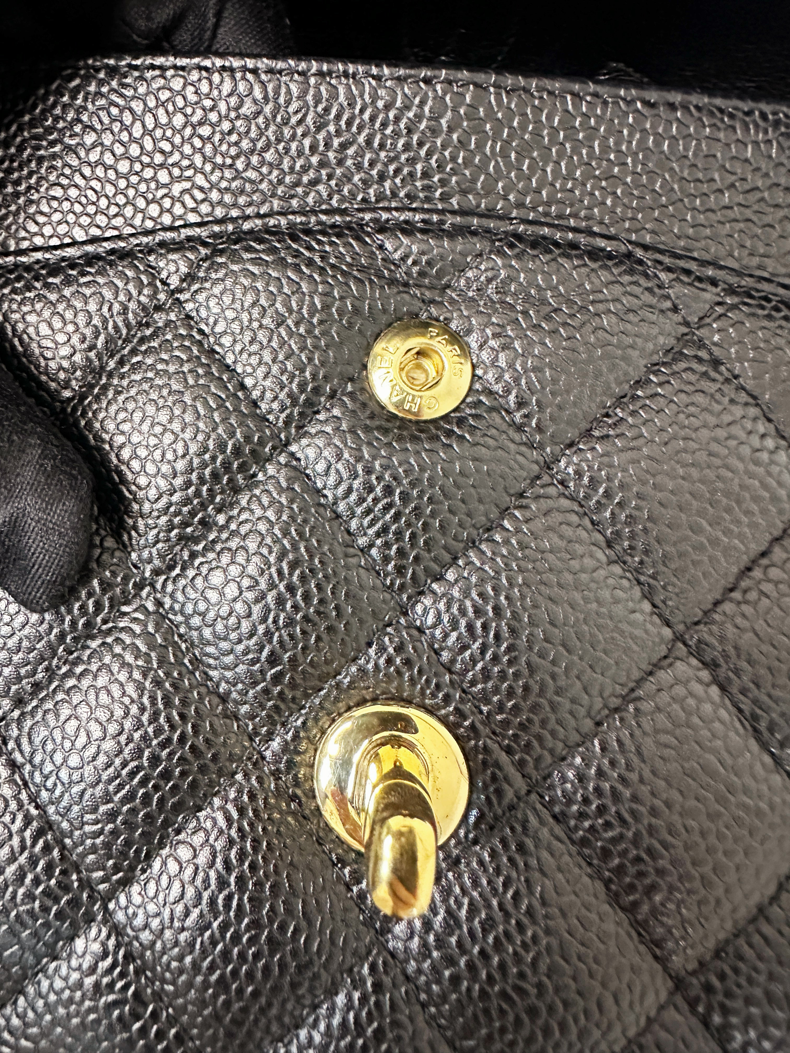 PPreloved Authentic Chanel Vintage  Classic Double Flap Medium Shoulder Bag Black Caviar 24k GHW