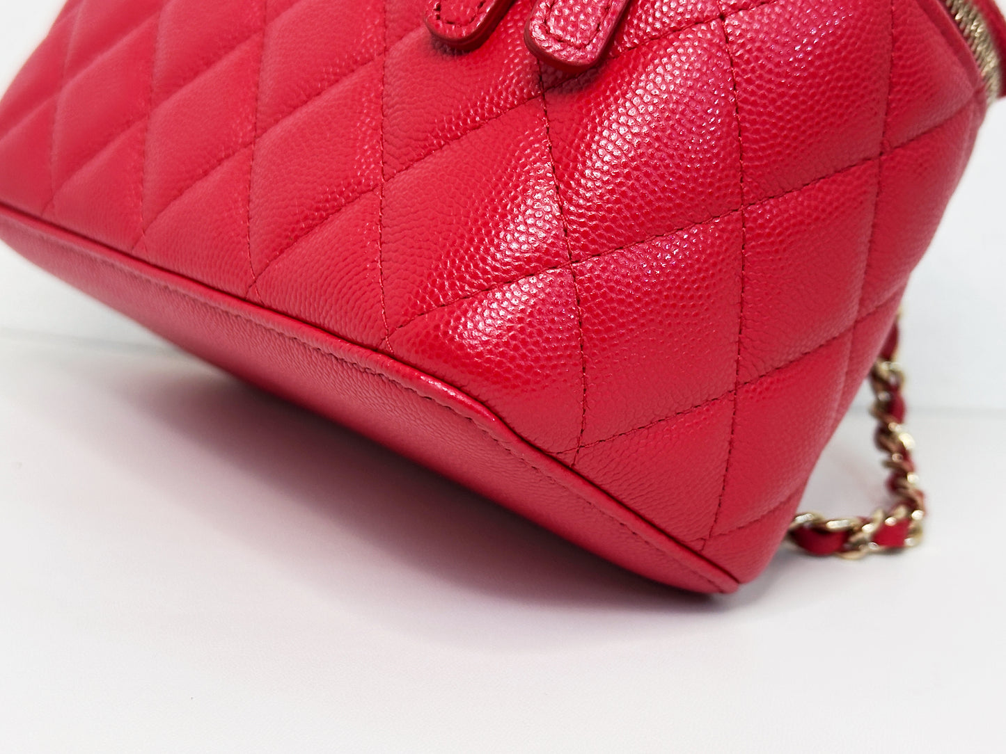 Chanel Caviar Quilted Small Vanity Case With Chain Red 3181 holo card