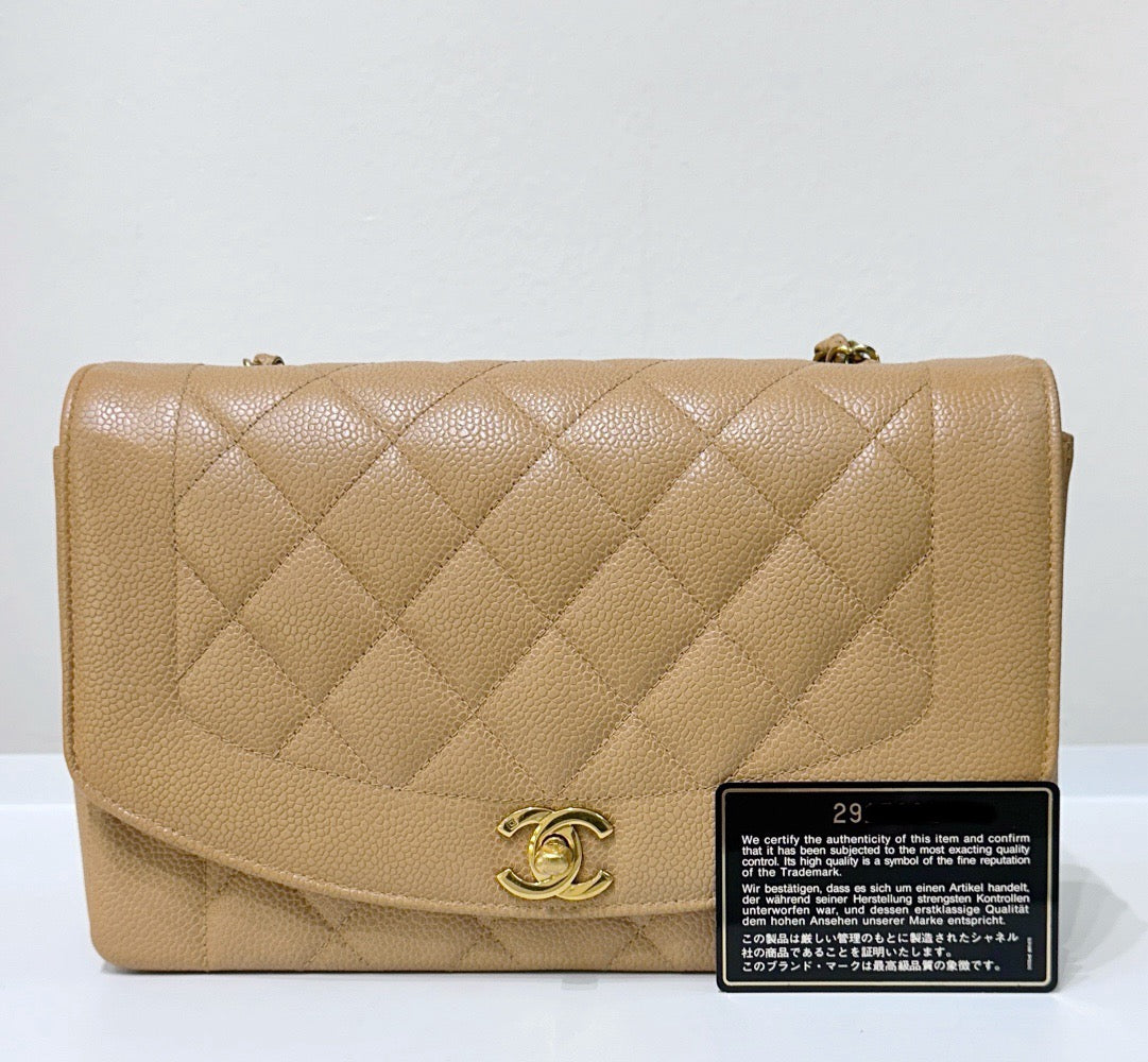 Chanel Vintage Medium Diana Flap Bag Beige Caviar Gold Hardware 29 holo