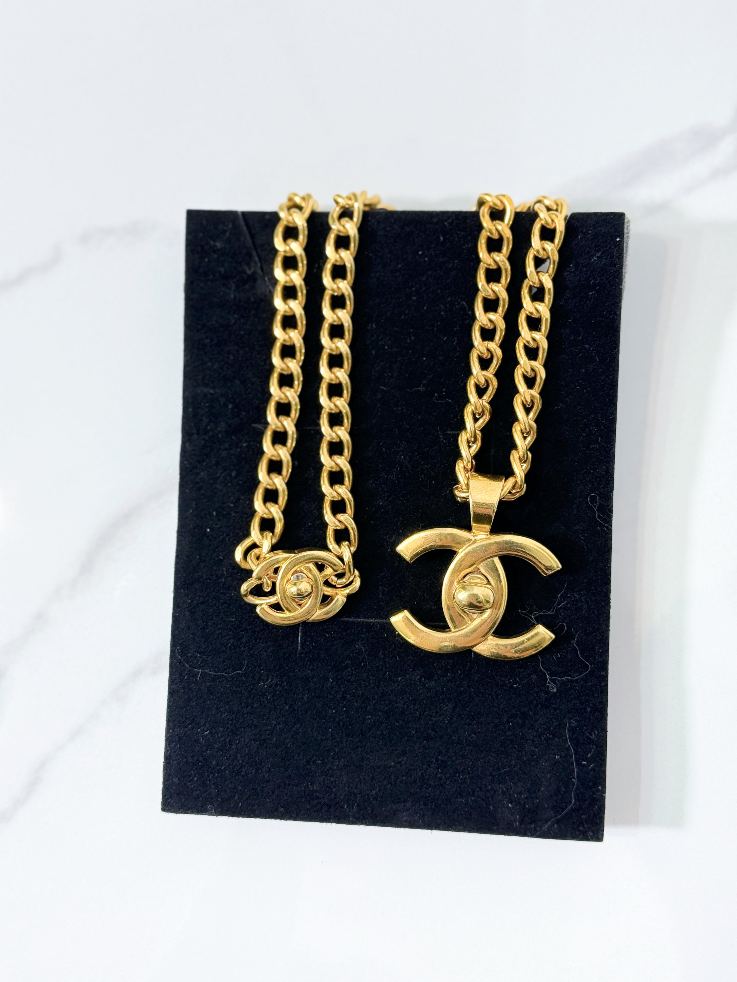 Chanel Turnlock Cocomark 97P Gold Chain Necklace Golden