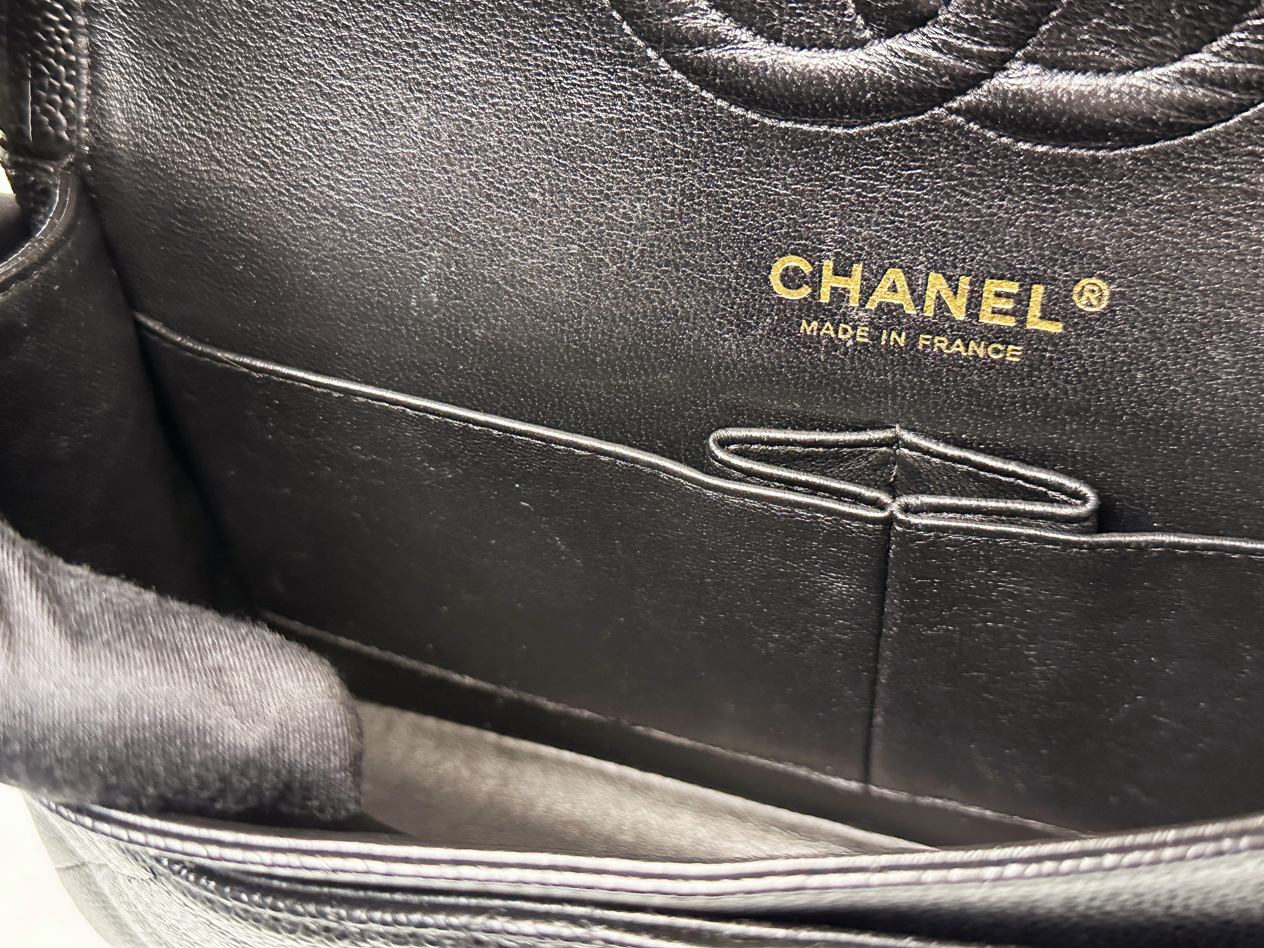 PPreloved Authentic Chanel Vintage  Classic Double Flap Medium Shoulder Bag Black Caviar 24k GHW