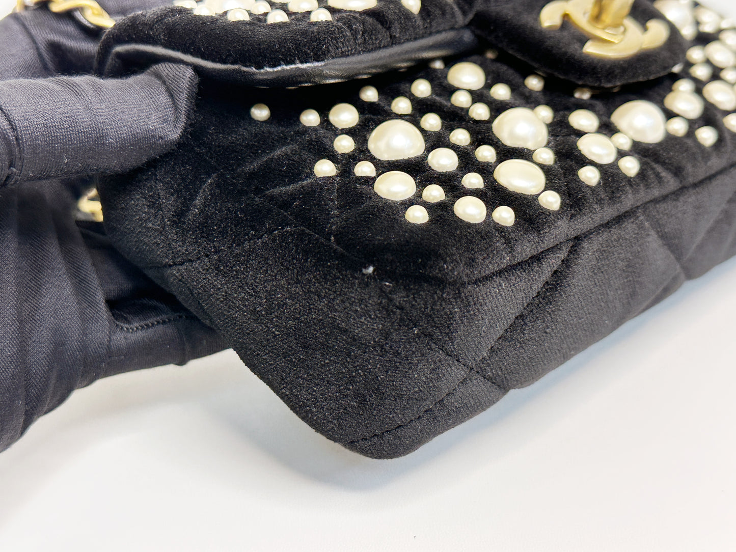 Chanel Mini Black Velvet Pearl Flap Bag X53U microchip