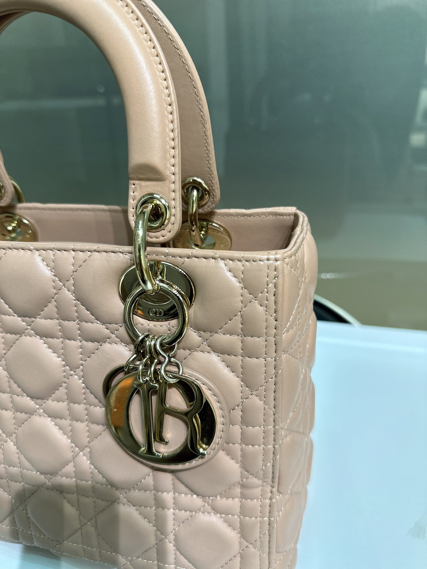 Medium Lady Dior Bag
Milk Cannage Lambskin