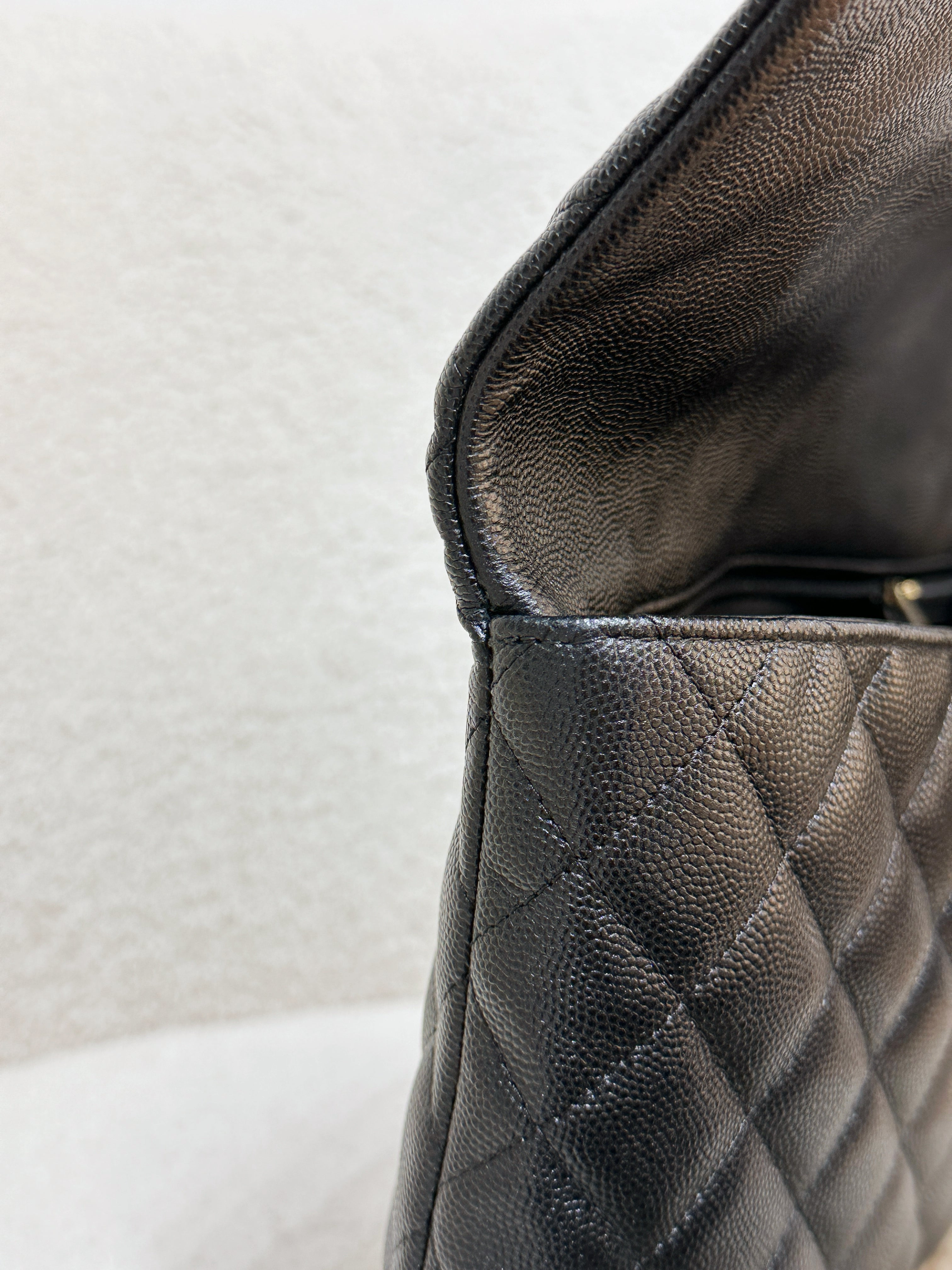 Chanel Quilted Caviar Classic Clutch GHW Black 2645 holo card