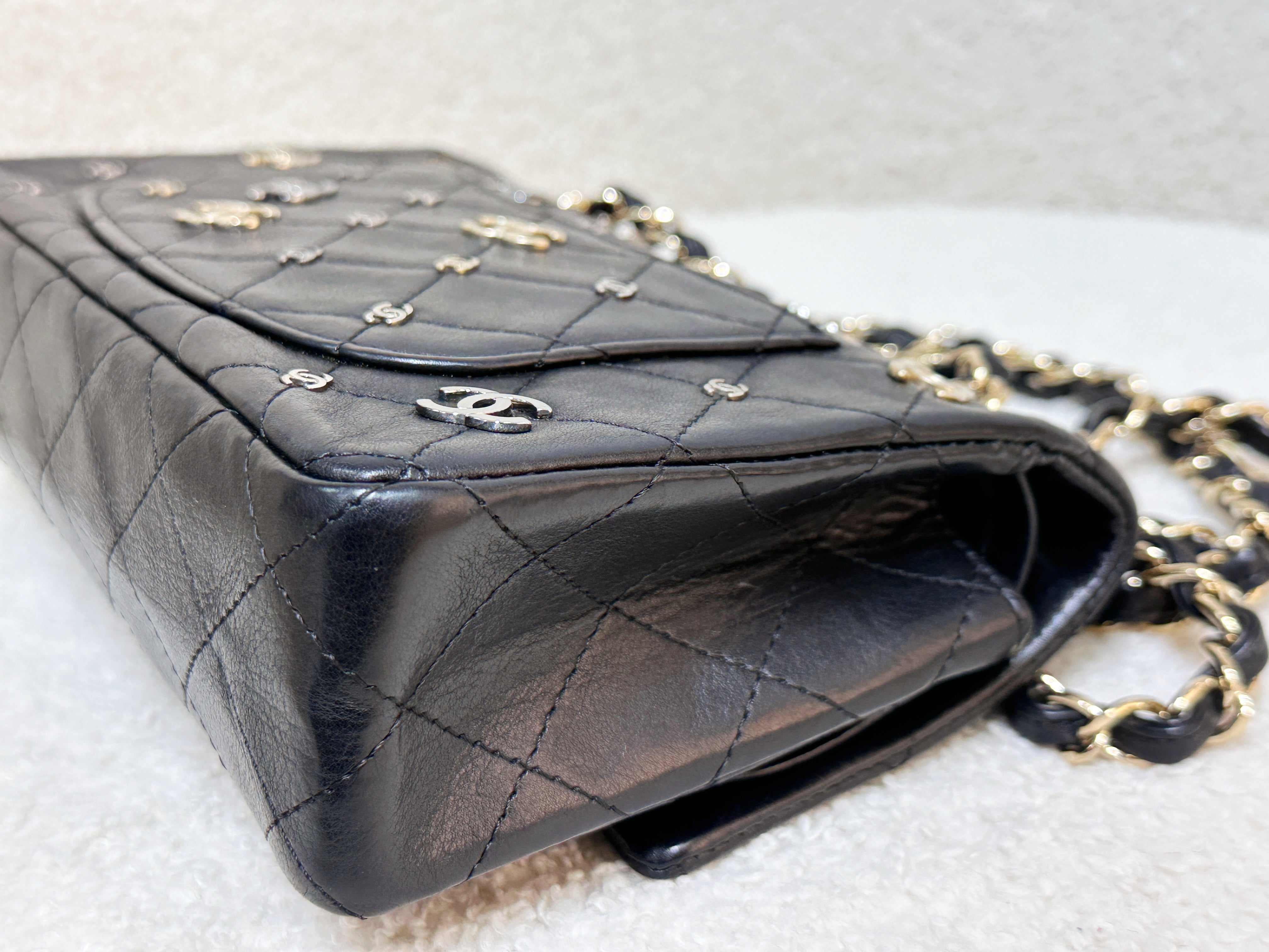 Preloved Authentic 
ChanelBlack Quilted Calfskin 2.55 Reissue 224 Punk CC Charm Flap Gold Hardware, 2007