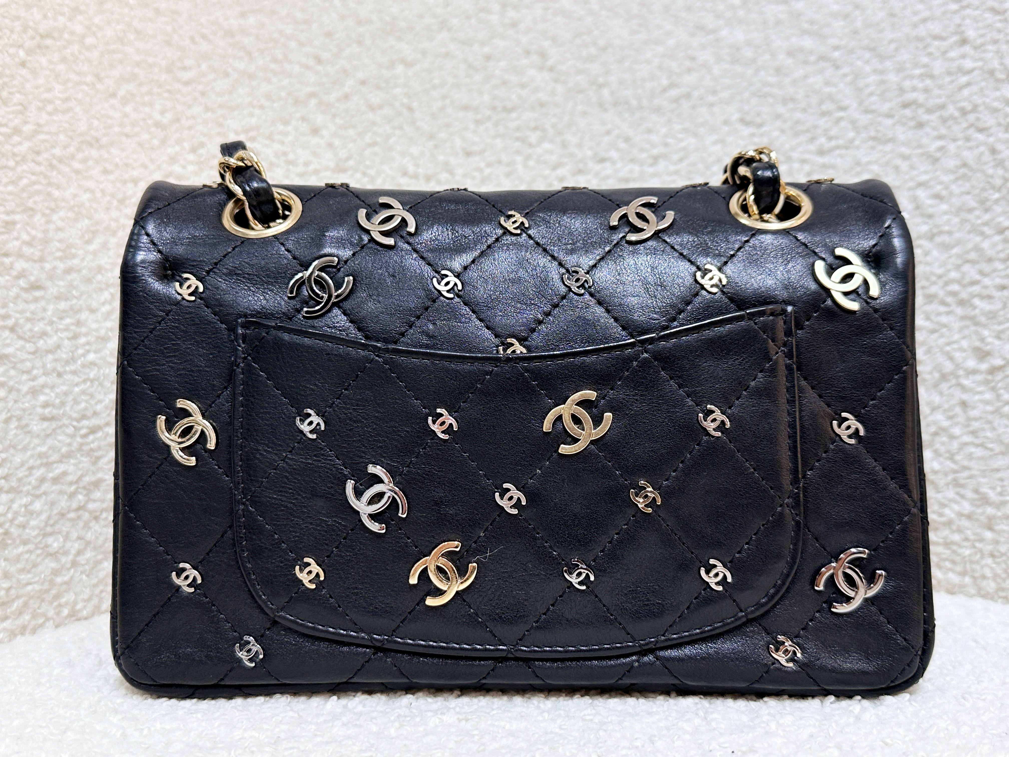 Preloved Authentic 
ChanelBlack Quilted Calfskin 2.55 Reissue 224 Punk CC Charm Flap Gold Hardware, 2007