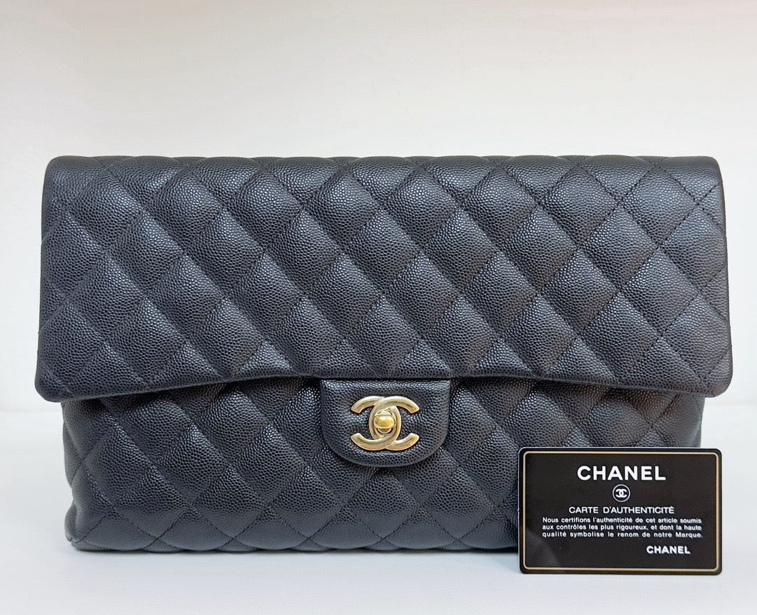 Chanel Quilted Caviar Classic Clutch GHW Black 2657 holo card