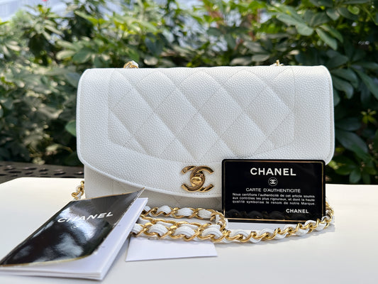 Chanel Vintage Quilted Diana Flap Bag Caviar White 33 holo card