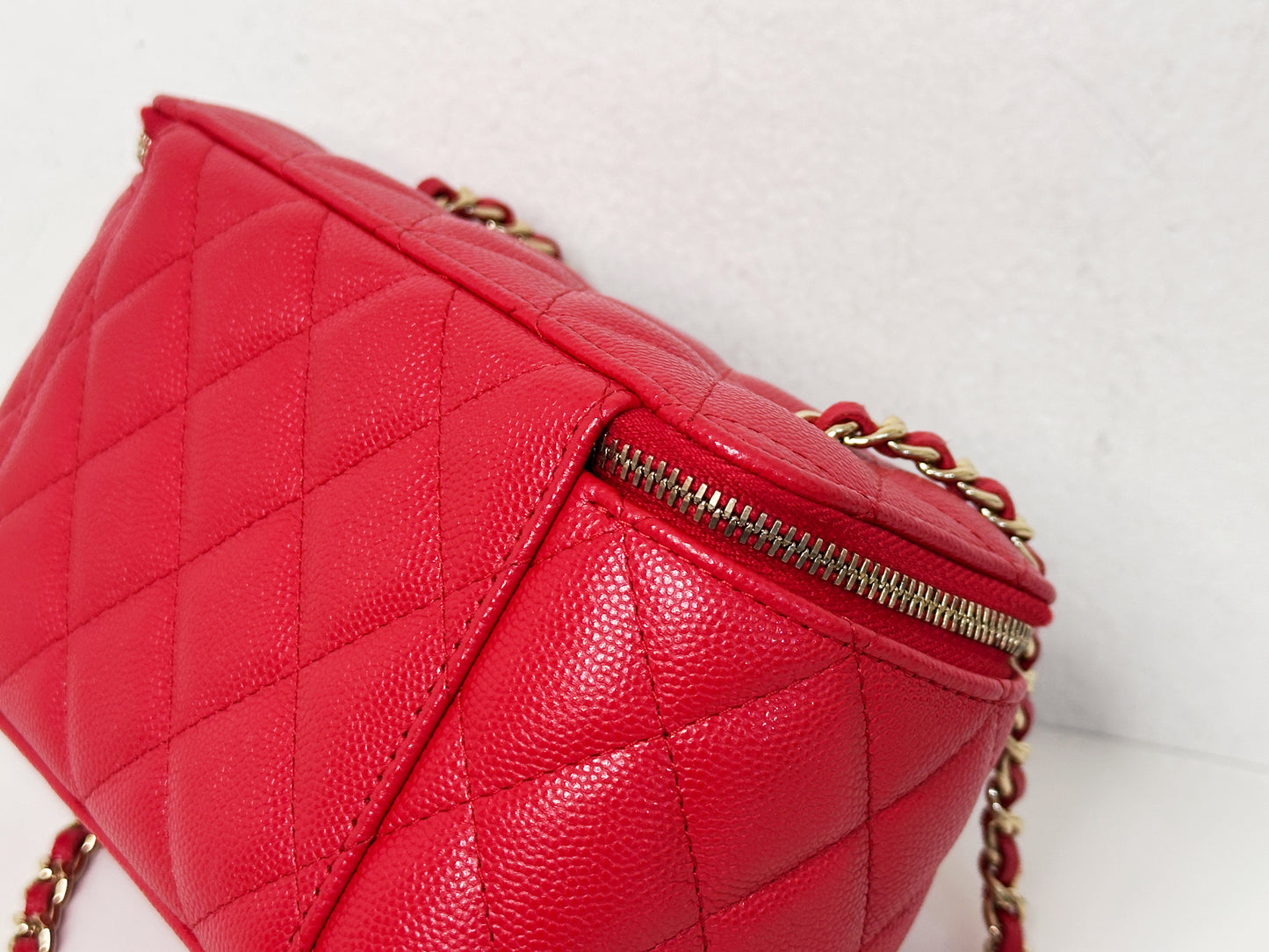 Chanel Caviar Quilted Small Vanity Case With Chain Red 3181 holo card