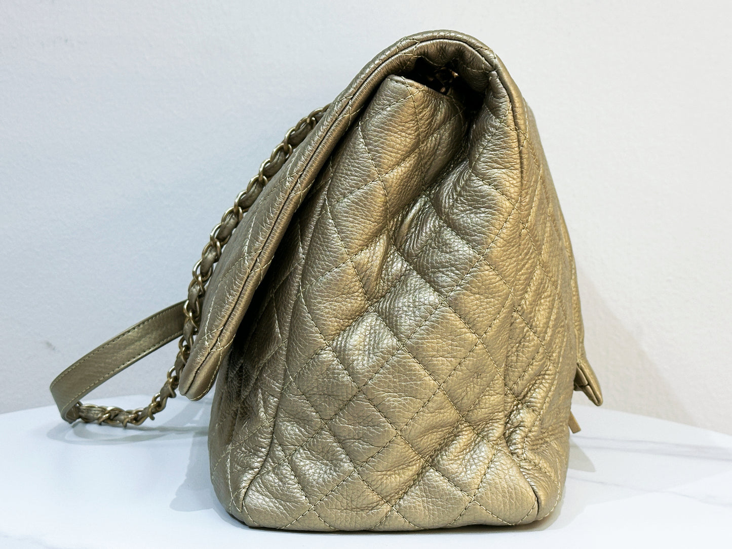 Chanel 2018 Calfskin Quilted XXL Travel Flap shoulder bag Metallic Gold GHW 2510 holo card