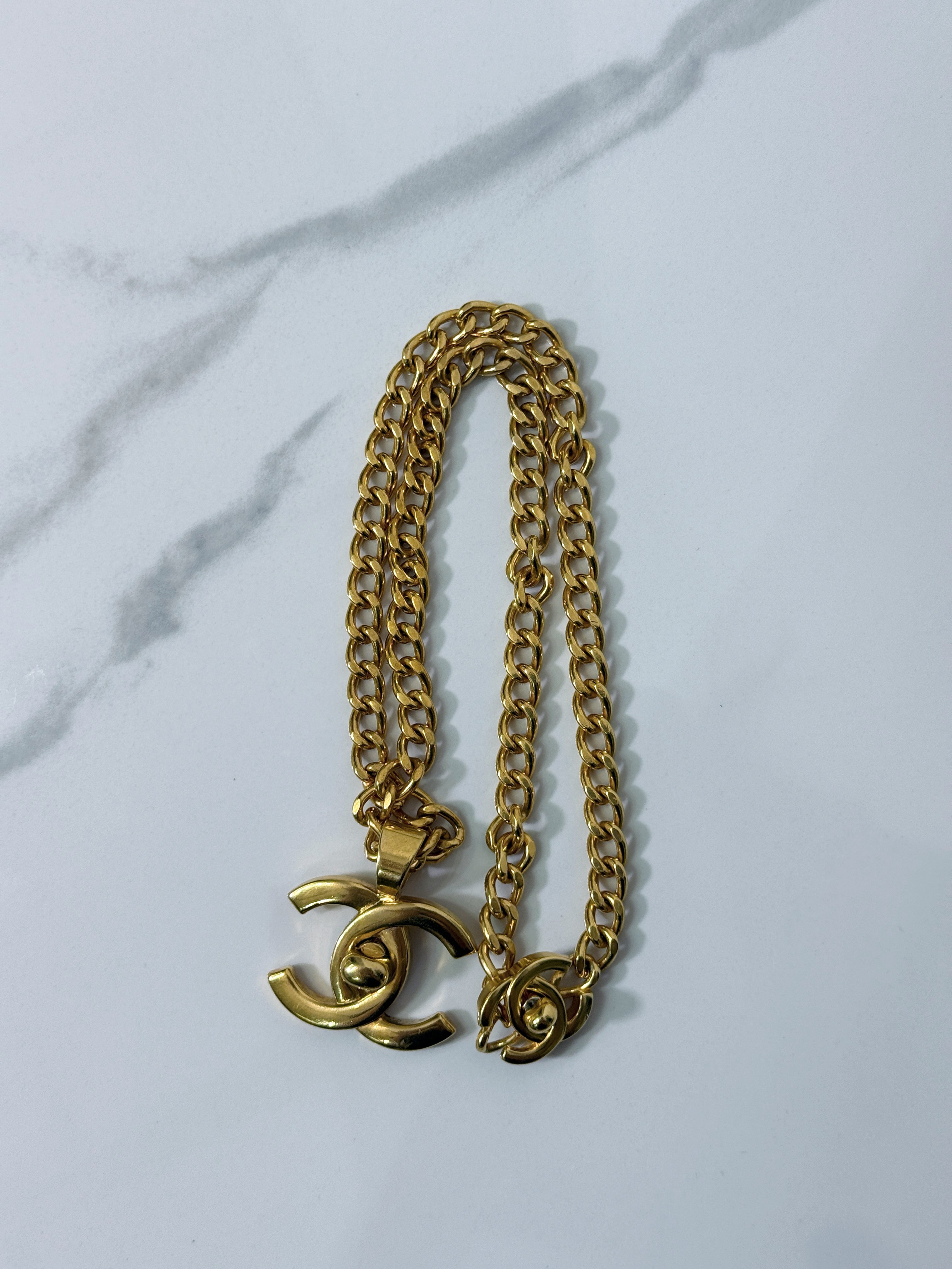 Chanel Turnlock Cocomark 97P Gold Chain Necklace Golden