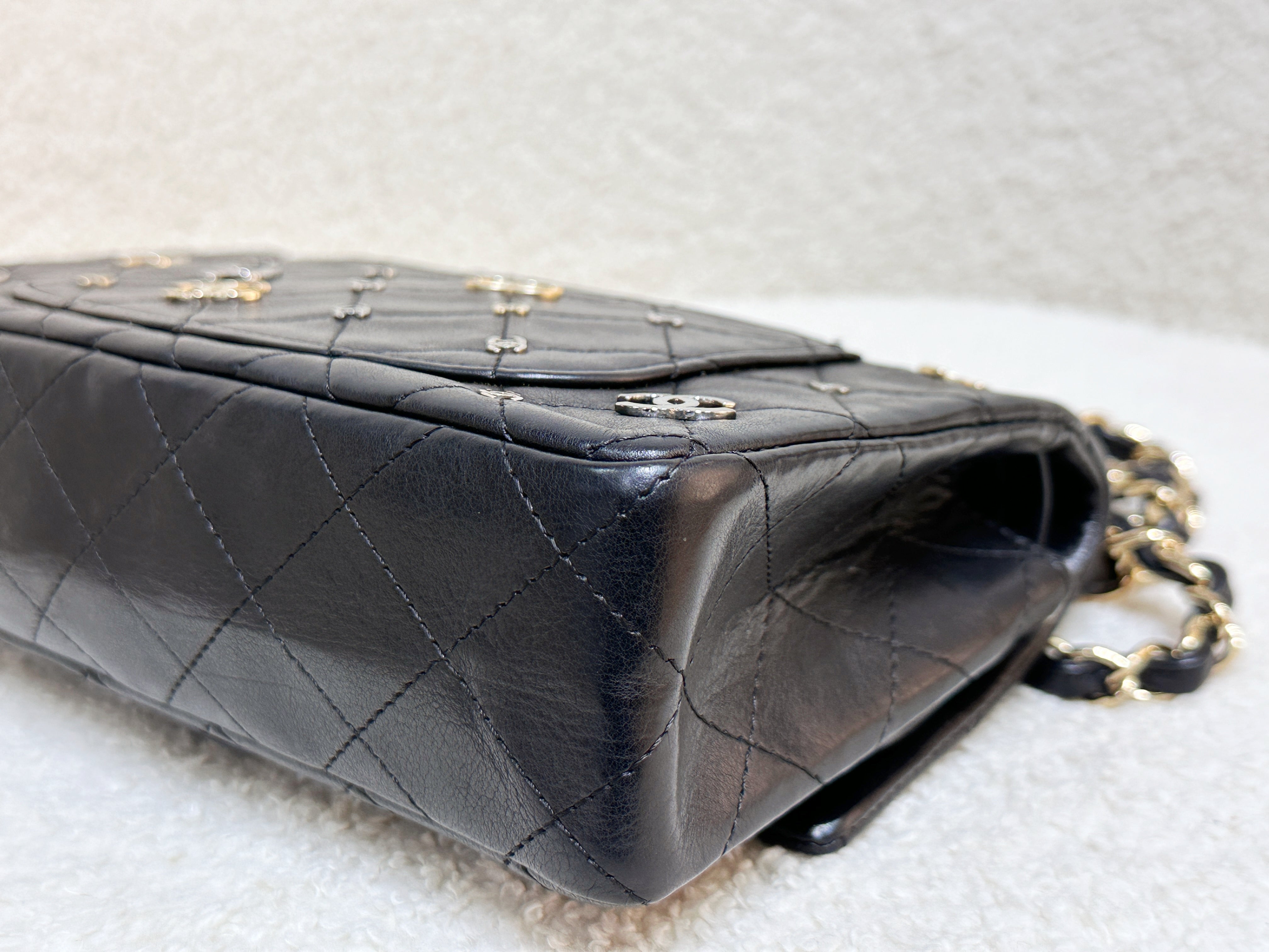 Preloved Authentic 
ChanelBlack Quilted Calfskin 2.55 Reissue 224 Punk CC Charm Flap Gold Hardware, 2007