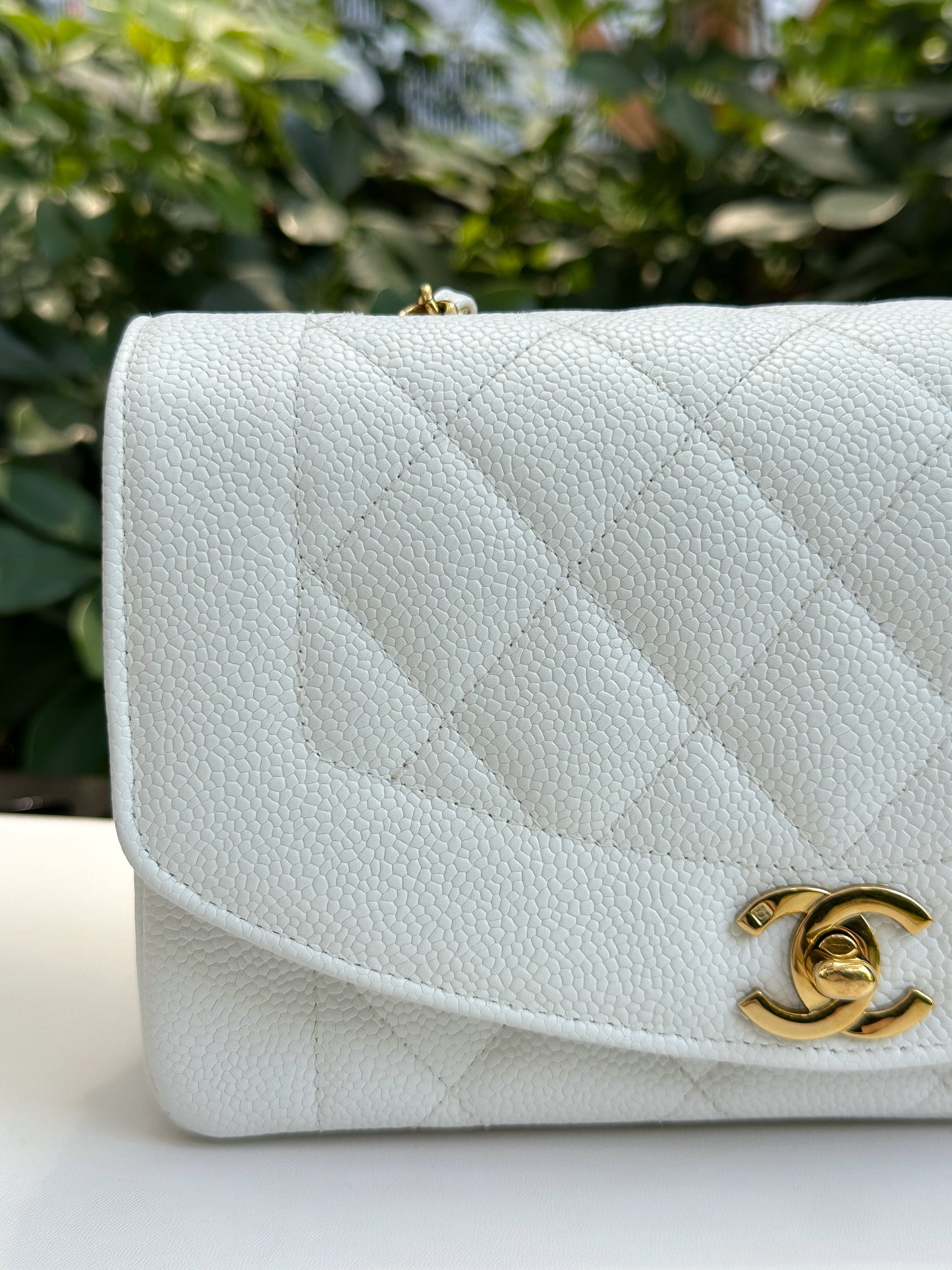 Chanel Vintage Quilted Diana Flap Bag Caviar White 33 holo card