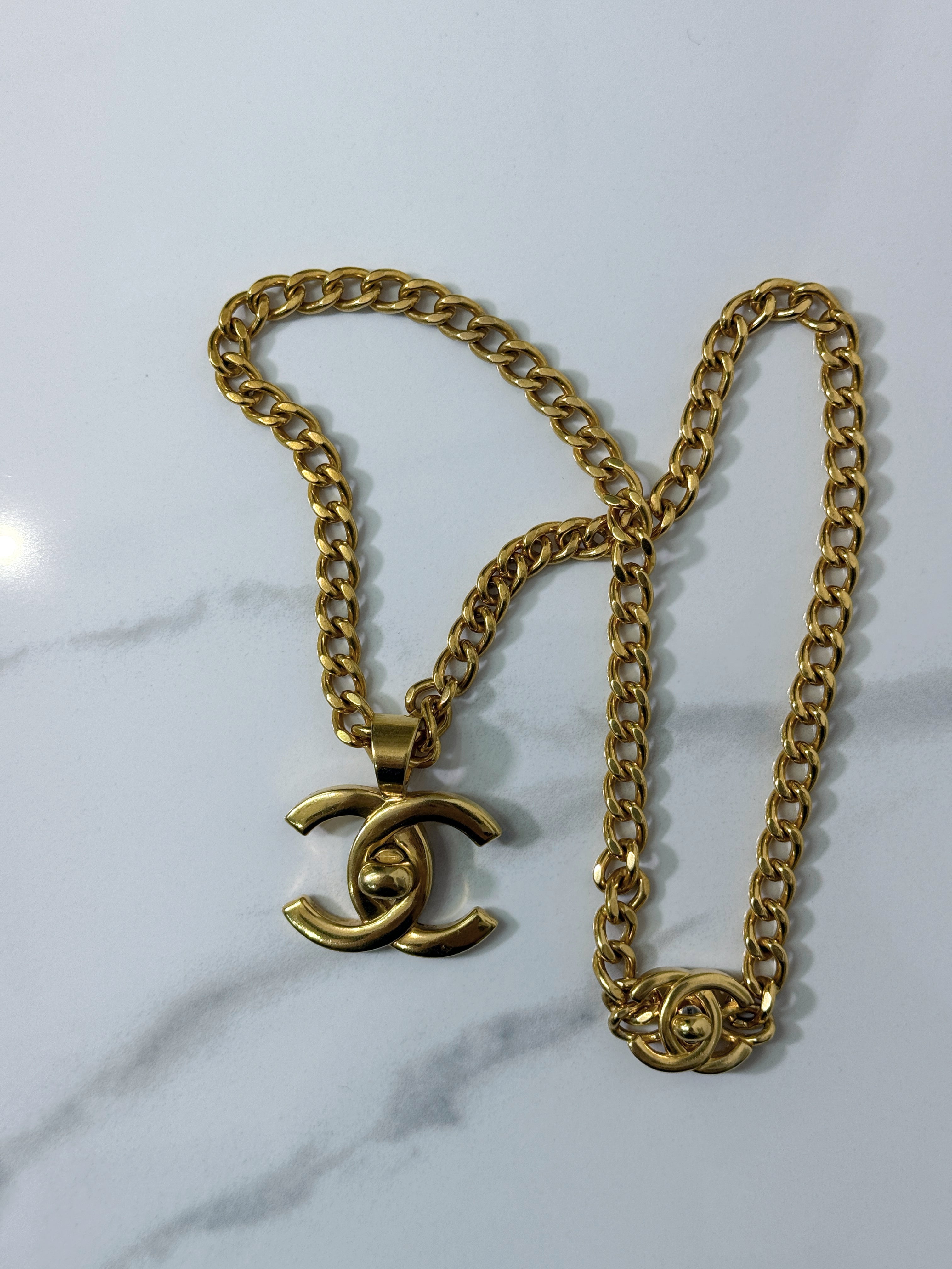 Chanel Turnlock Cocomark 97P Gold Chain Necklace Golden