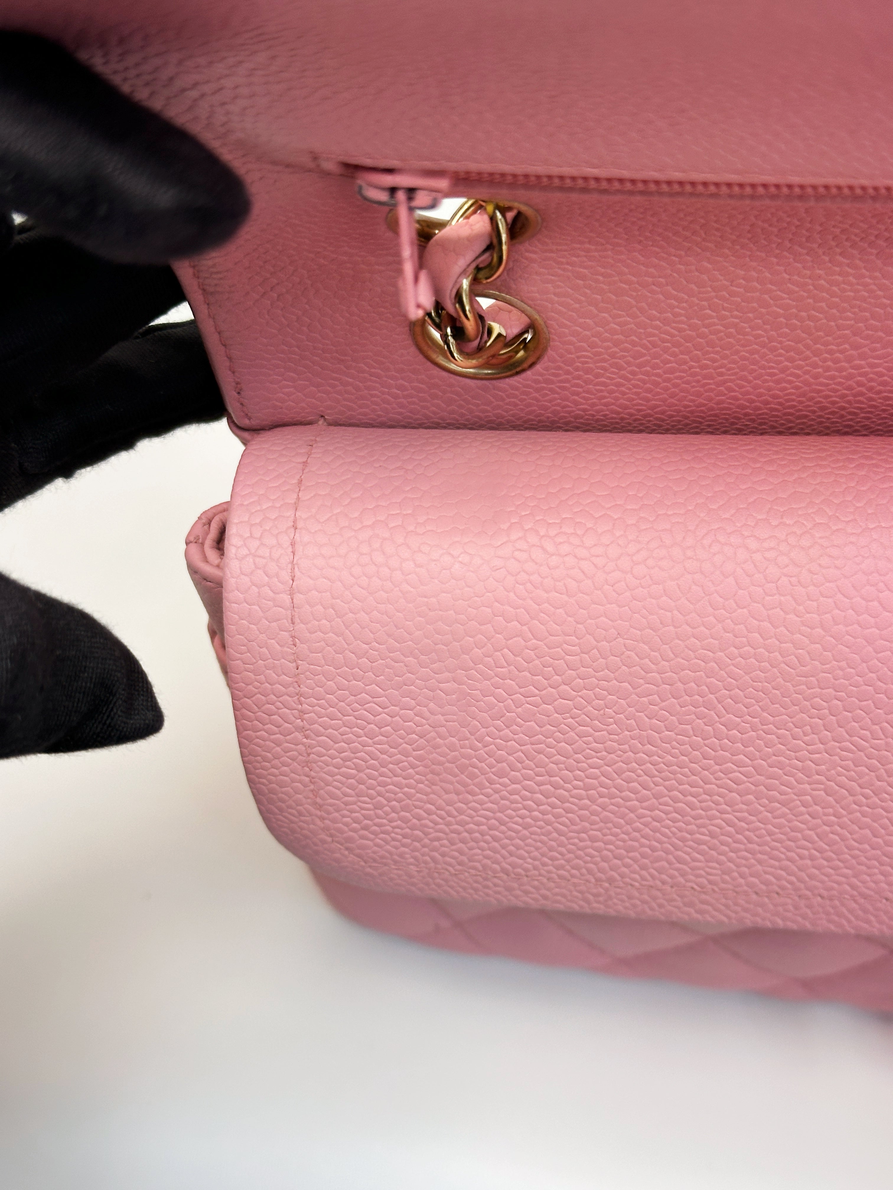 Chanel Medium Vintage Sakura Pink Caviar Classic Double Flap Bag 24K GHW 86 holo(body lightly touched)