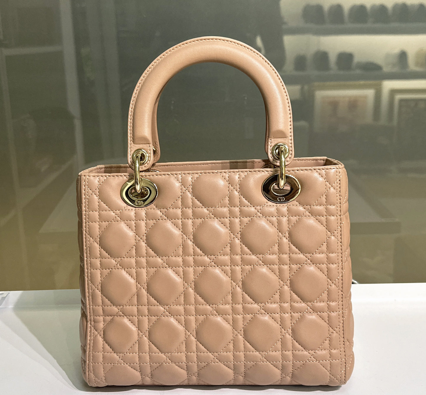 Medium Lady Dior Bag
Milk Cannage Lambskin