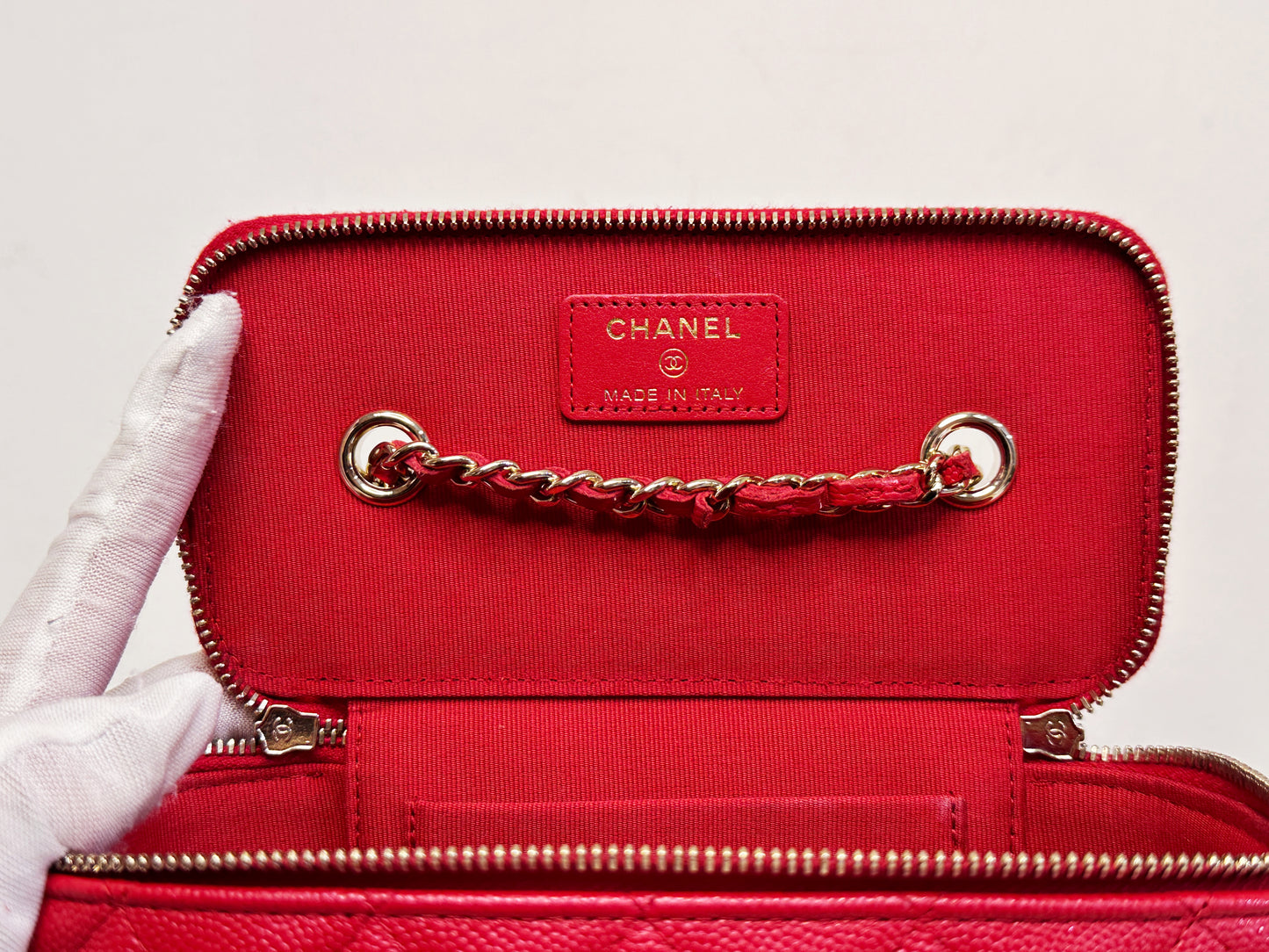 Chanel Caviar Quilted Small Vanity Case With Chain Red 3181 holo card