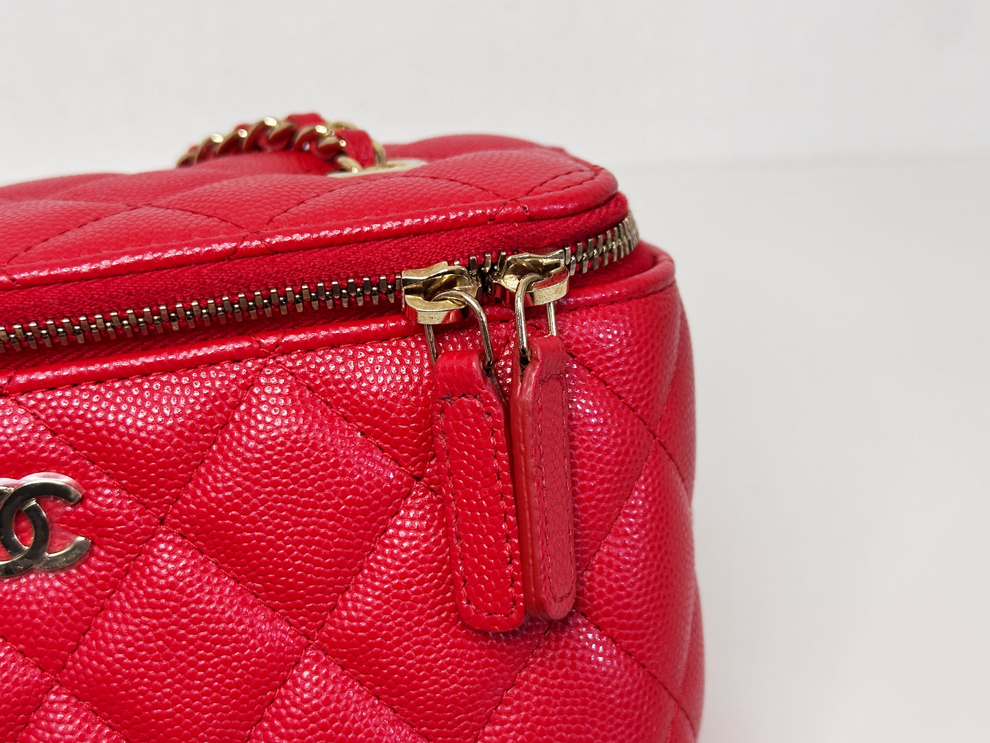 Chanel Caviar Quilted Small Vanity Case With Chain Red 3181 holo card