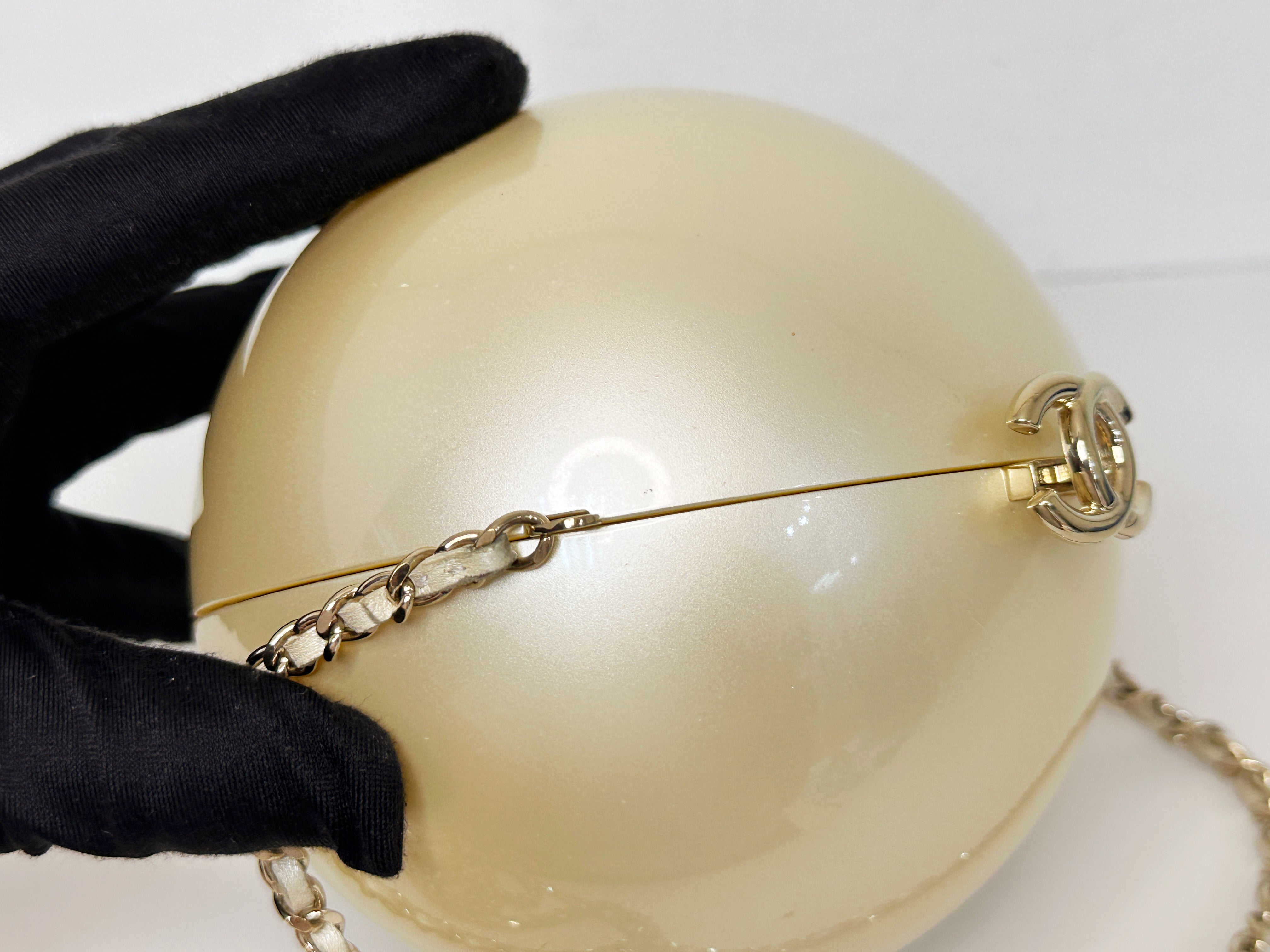 Chanel 15C Round Pearl Plexiglass Minaudiere