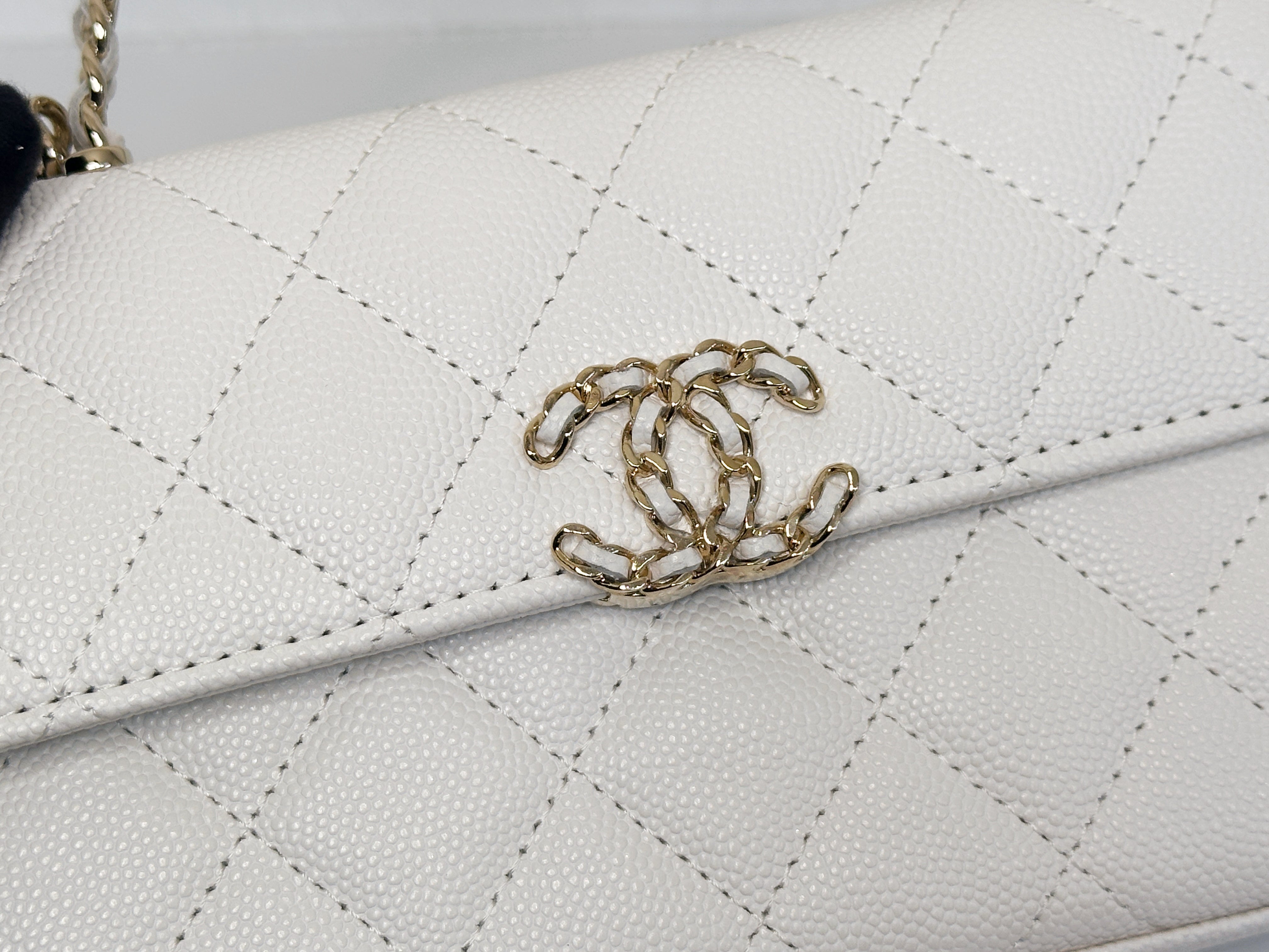 Chanel 23P Top Handle Kelly Clutch with Chain in White Caviar GHW