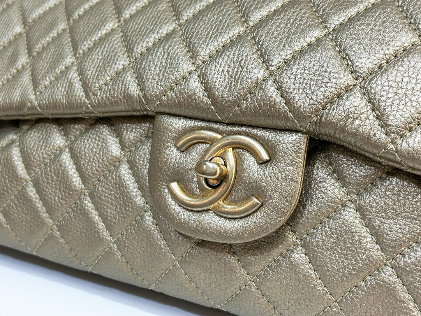 Chanel 2018 Calfskin Quilted XXL Travel Flap shoulder bag Metallic Gold GHW 2510 holo card