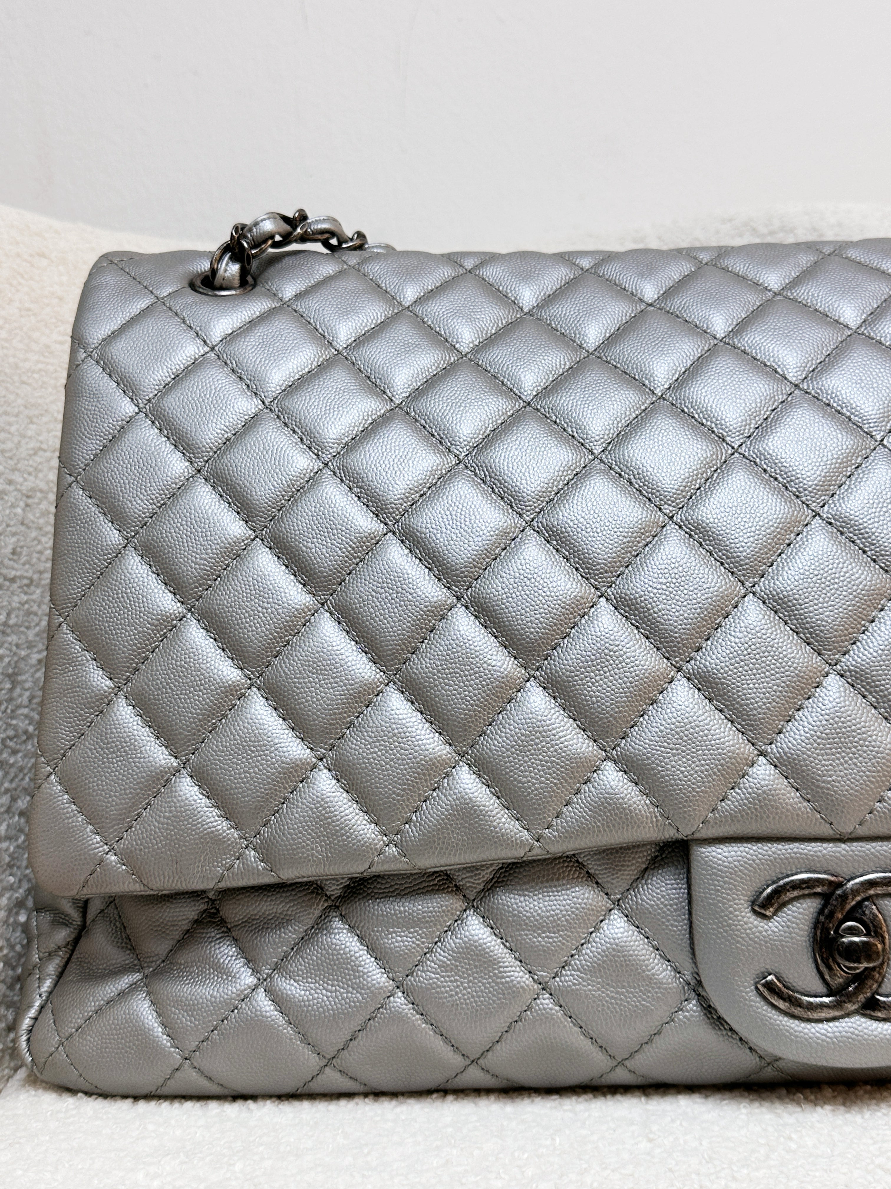 Chanel 2017 Caviar Classic Quilted XXL Travel Flap shoulder bag Metallic Silver SHW 2257 holo card