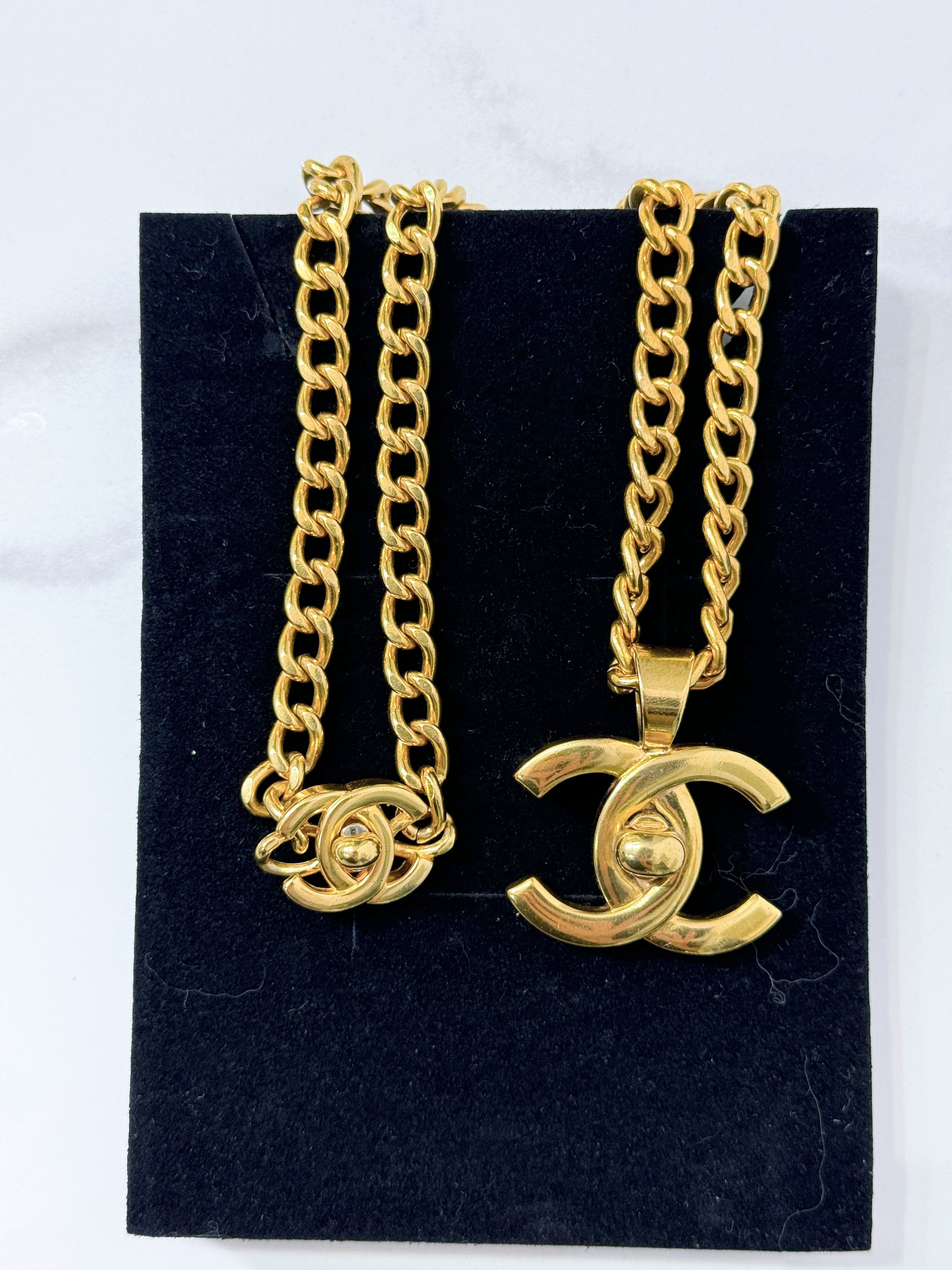 Chanel Turnlock Cocomark 97P Gold Chain Necklace Golden