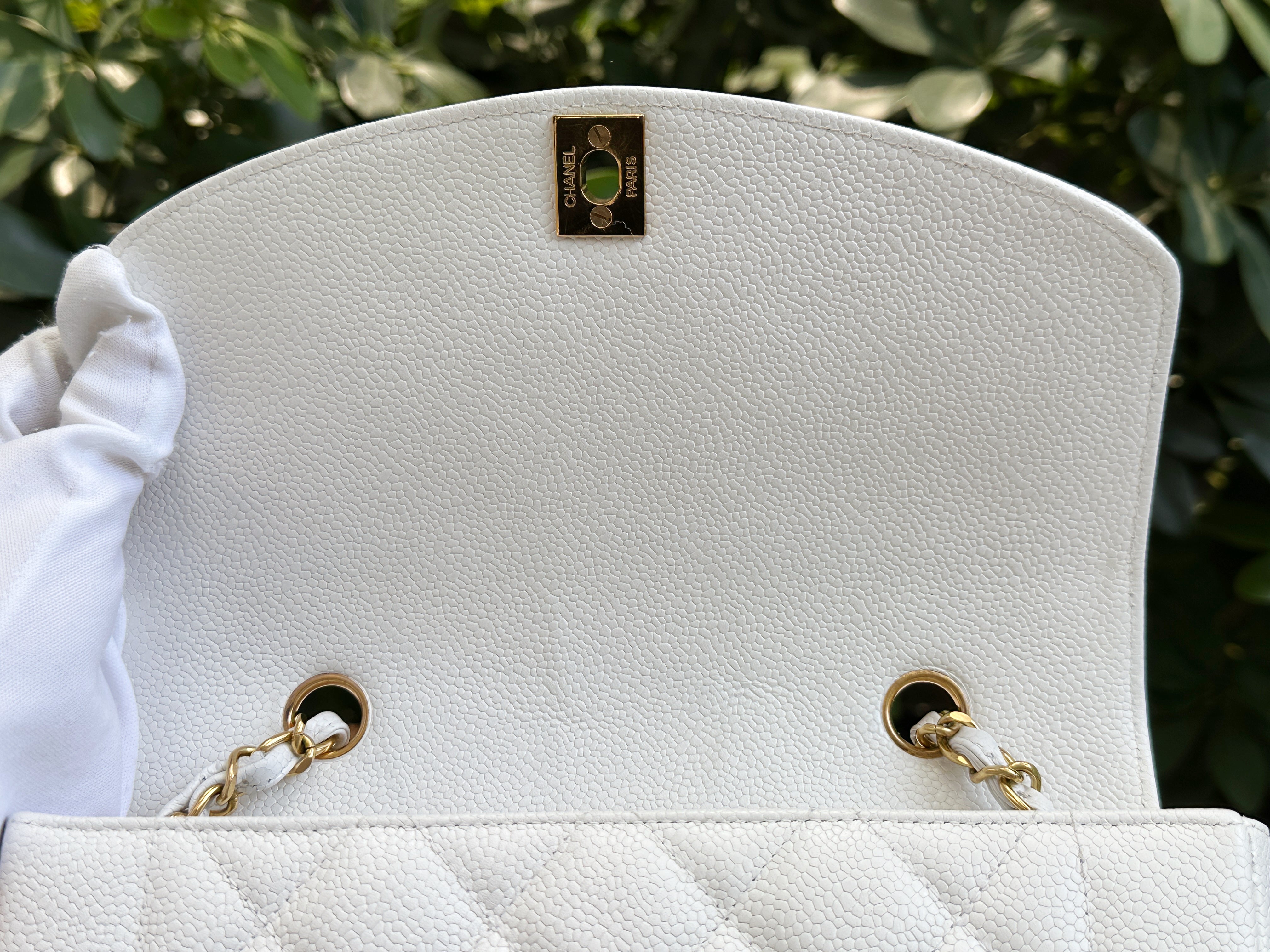 Chanel Vintage Quilted Diana Flap Bag Caviar White 33 holo card