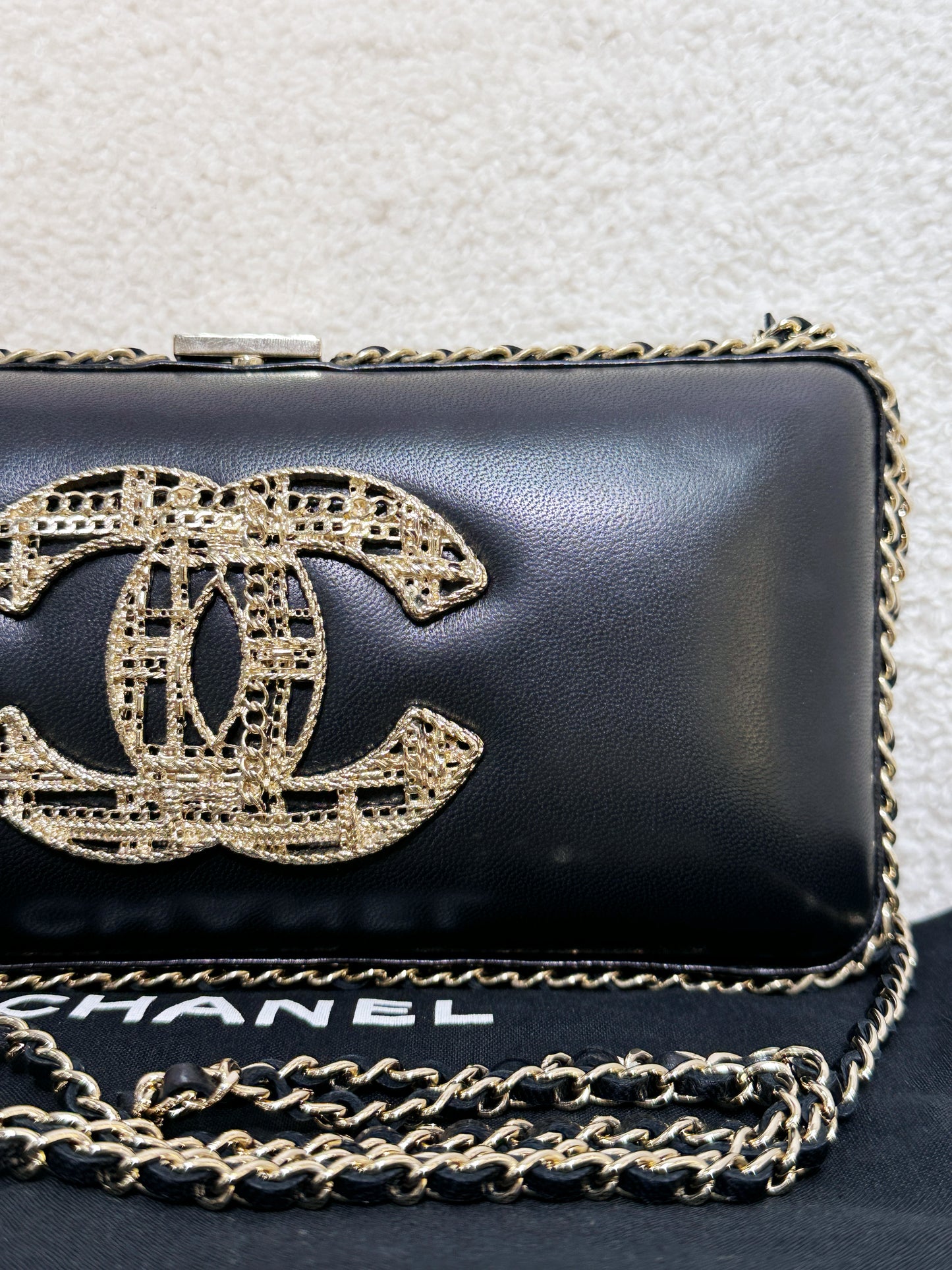 Chanel Black Lambskin Leather Kisslock CC evening Chain Clutch Crossbody 1832 holo