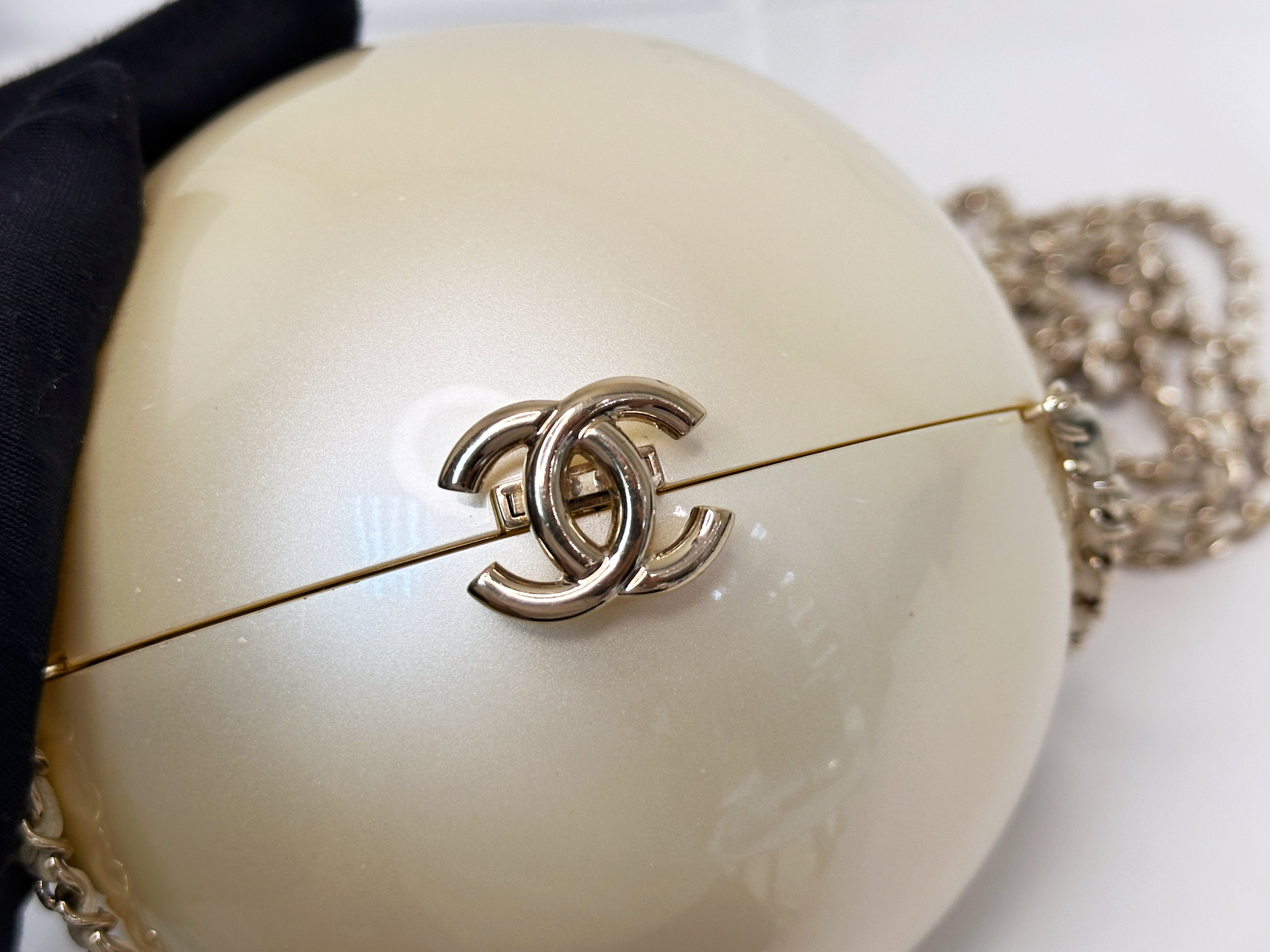 Chanel 15C Round Pearl Plexiglass Minaudiere