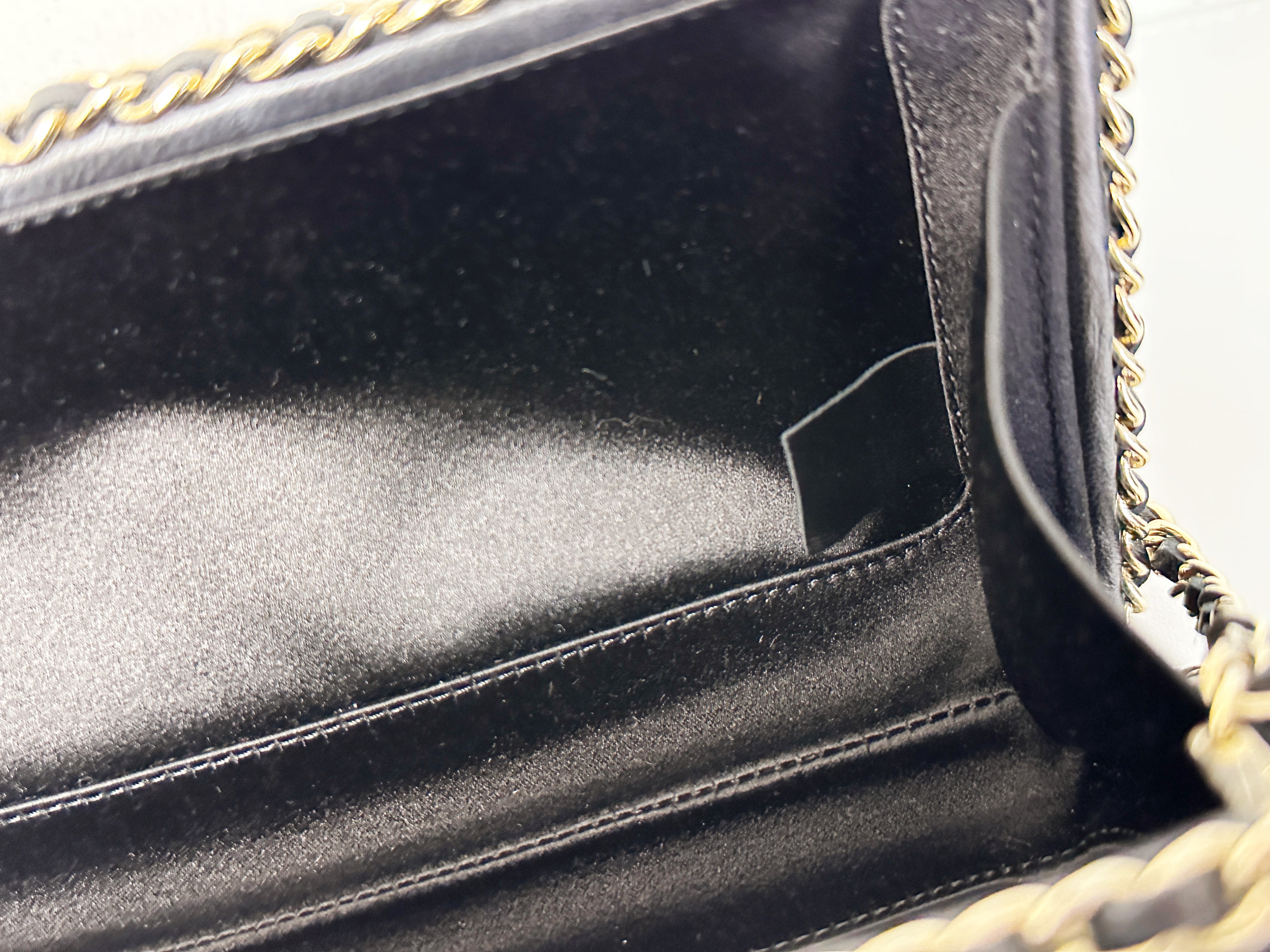 Chanel Black Lambskin Leather Kisslock CC evening Chain Clutch Crossbody 1832 holo