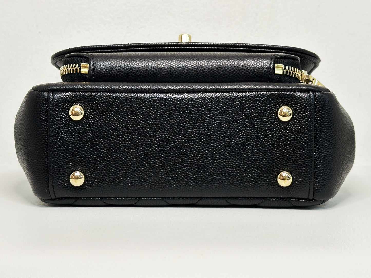 Chanel Caviar Quilted Small Business Affinity Flap Black E04A microchip