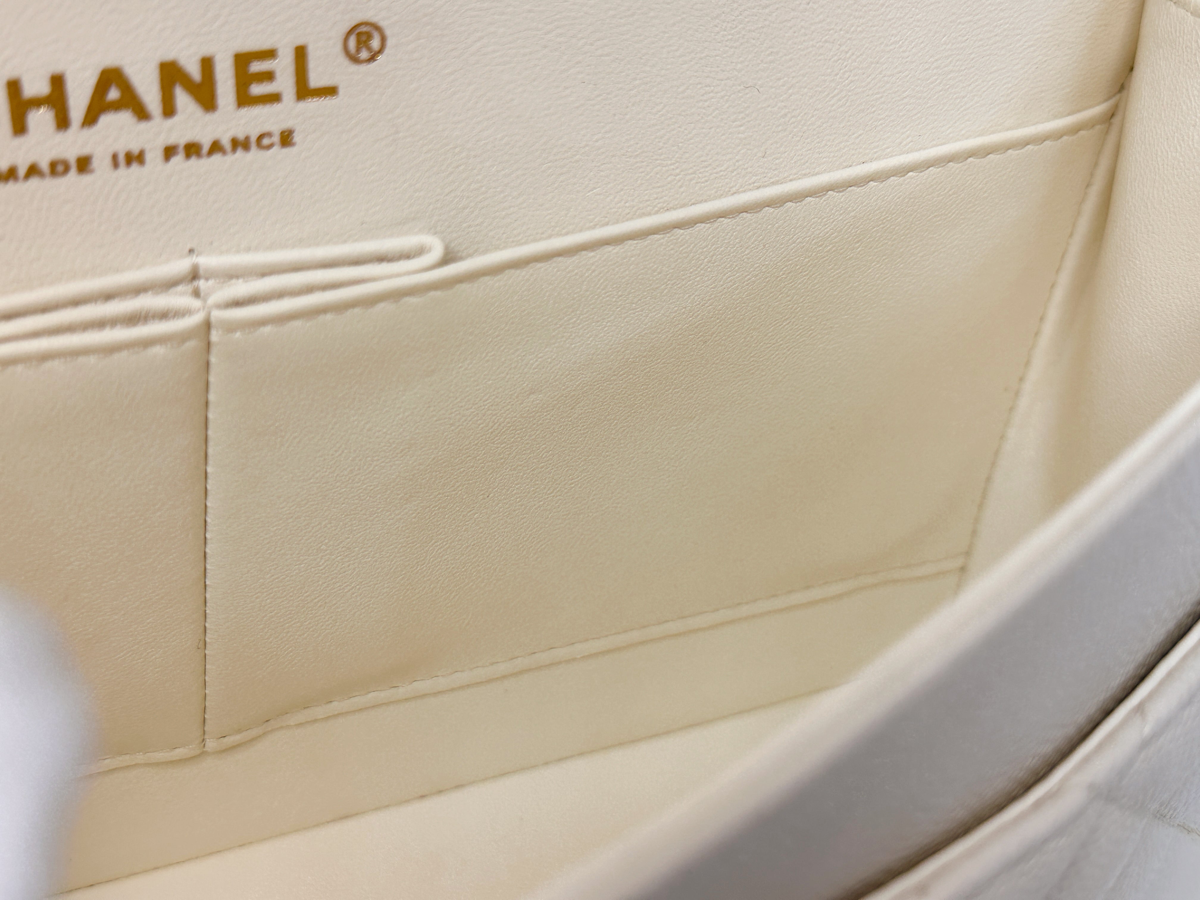 Chanel Medium Caviar Classic Quilted Double Flap White Light Beige Bag LGHW L45J microchip