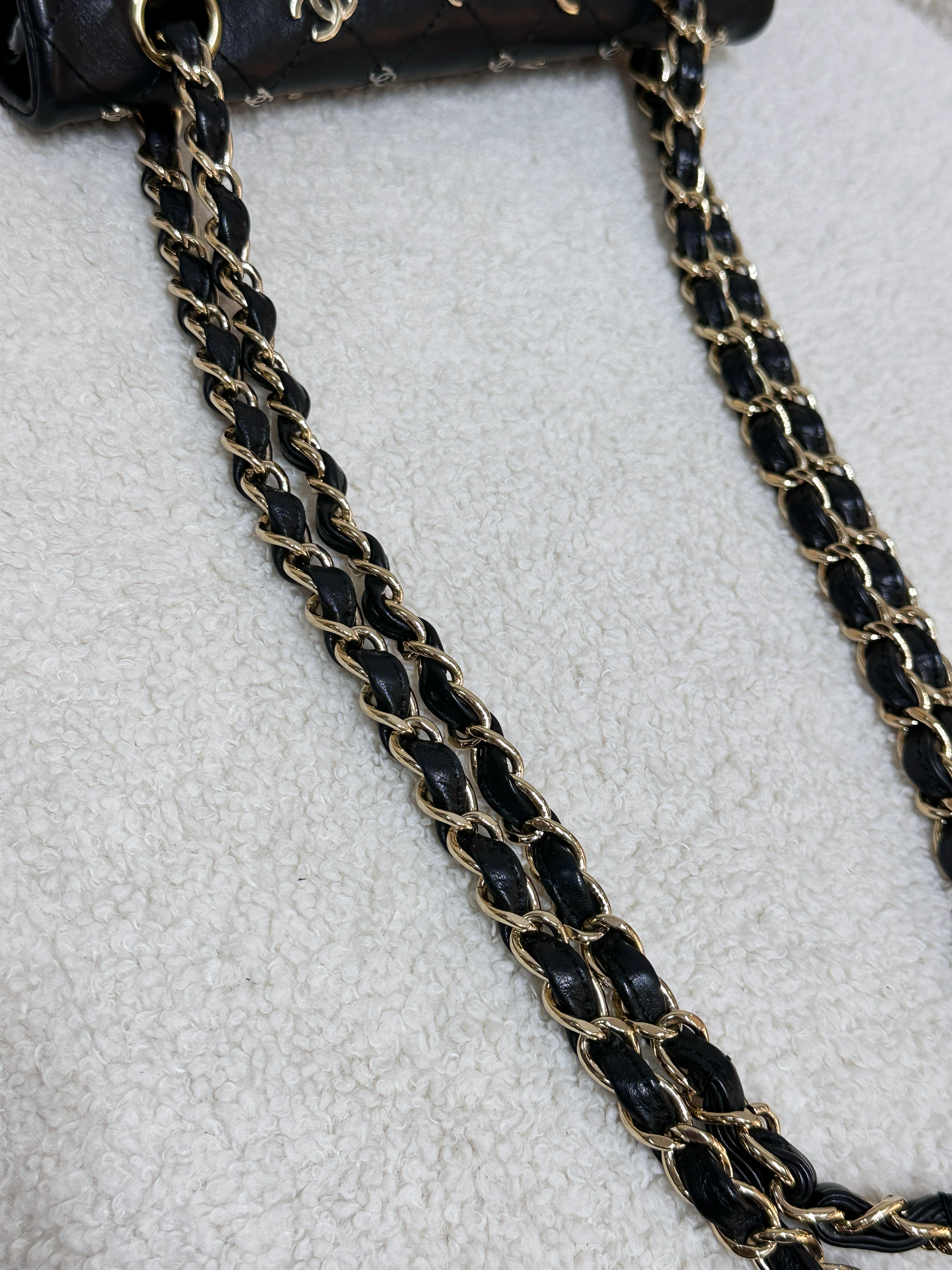 Preloved Authentic 
ChanelBlack Quilted Calfskin 2.55 Reissue 224 Punk CC Charm Flap Gold Hardware, 2007