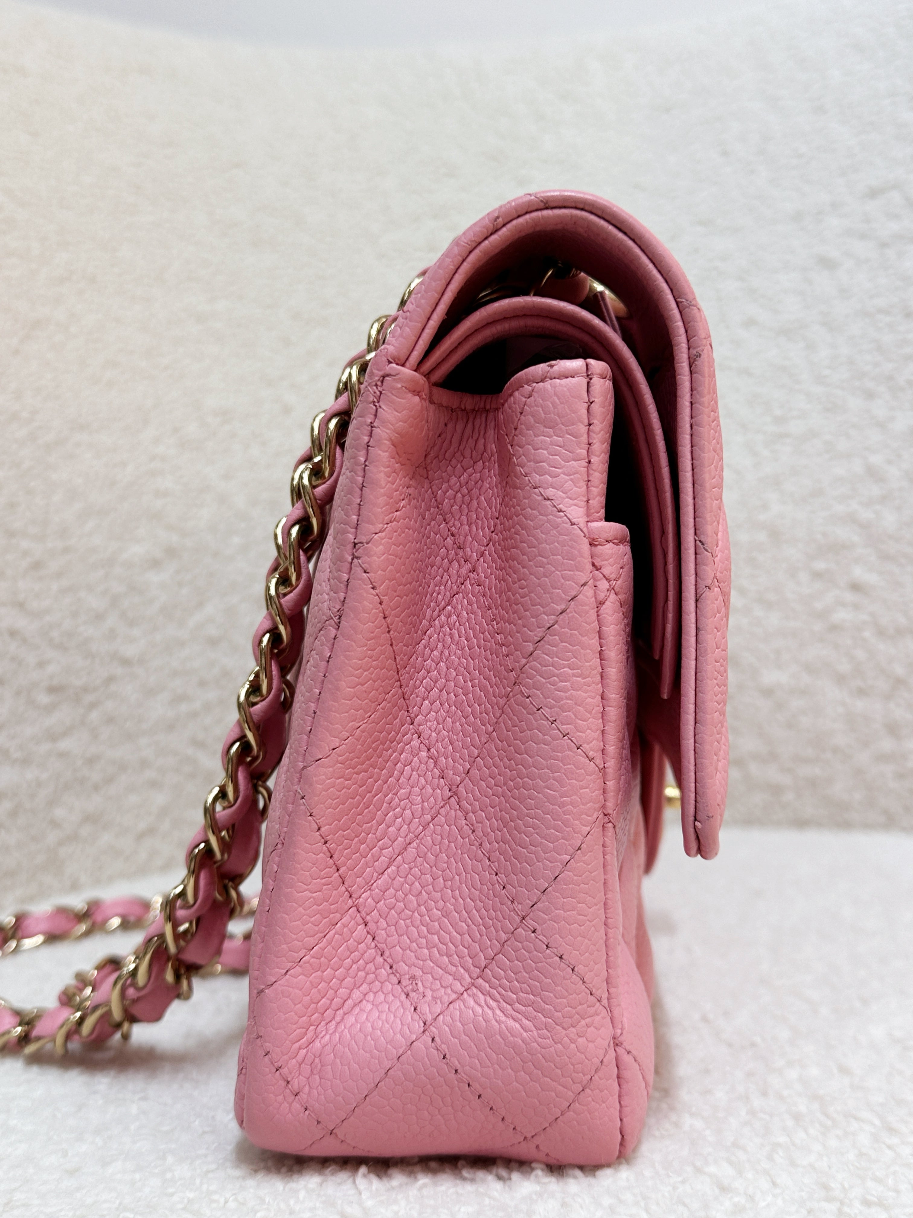 Chanel Medium Vintage Sakura Pink Caviar Classic Double Flap Bag 24K GHW 86 holo(body lightly touched)