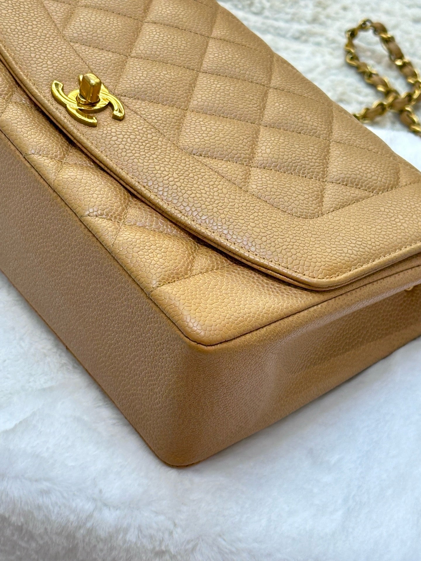 Chanel Vintage Medium Diana Flap Bag Beige Caviar Gold Hardware 29 holo