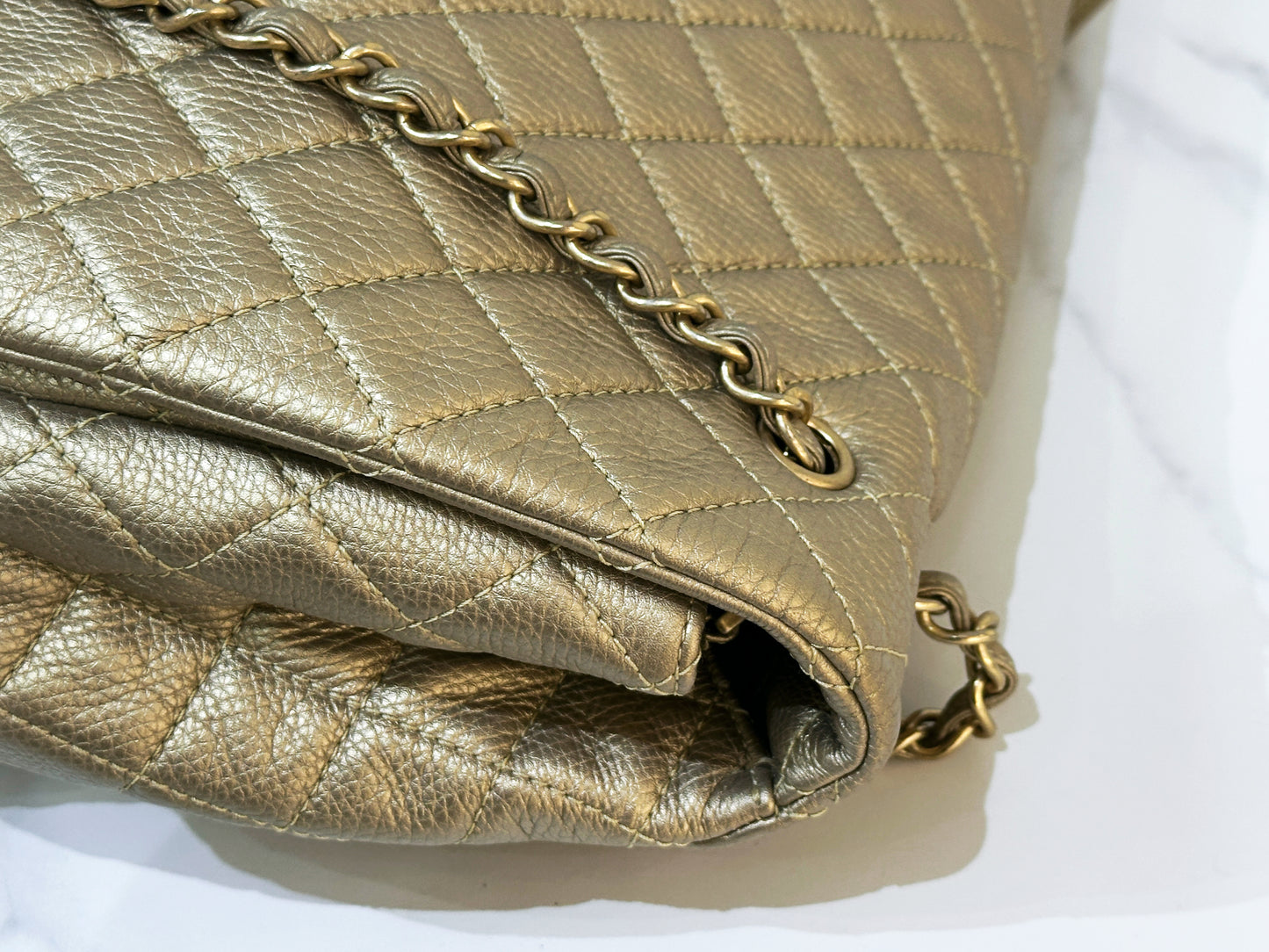 Chanel 2018 Calfskin Quilted XXL Travel Flap shoulder bag Metallic Gold GHW 2510 holo card