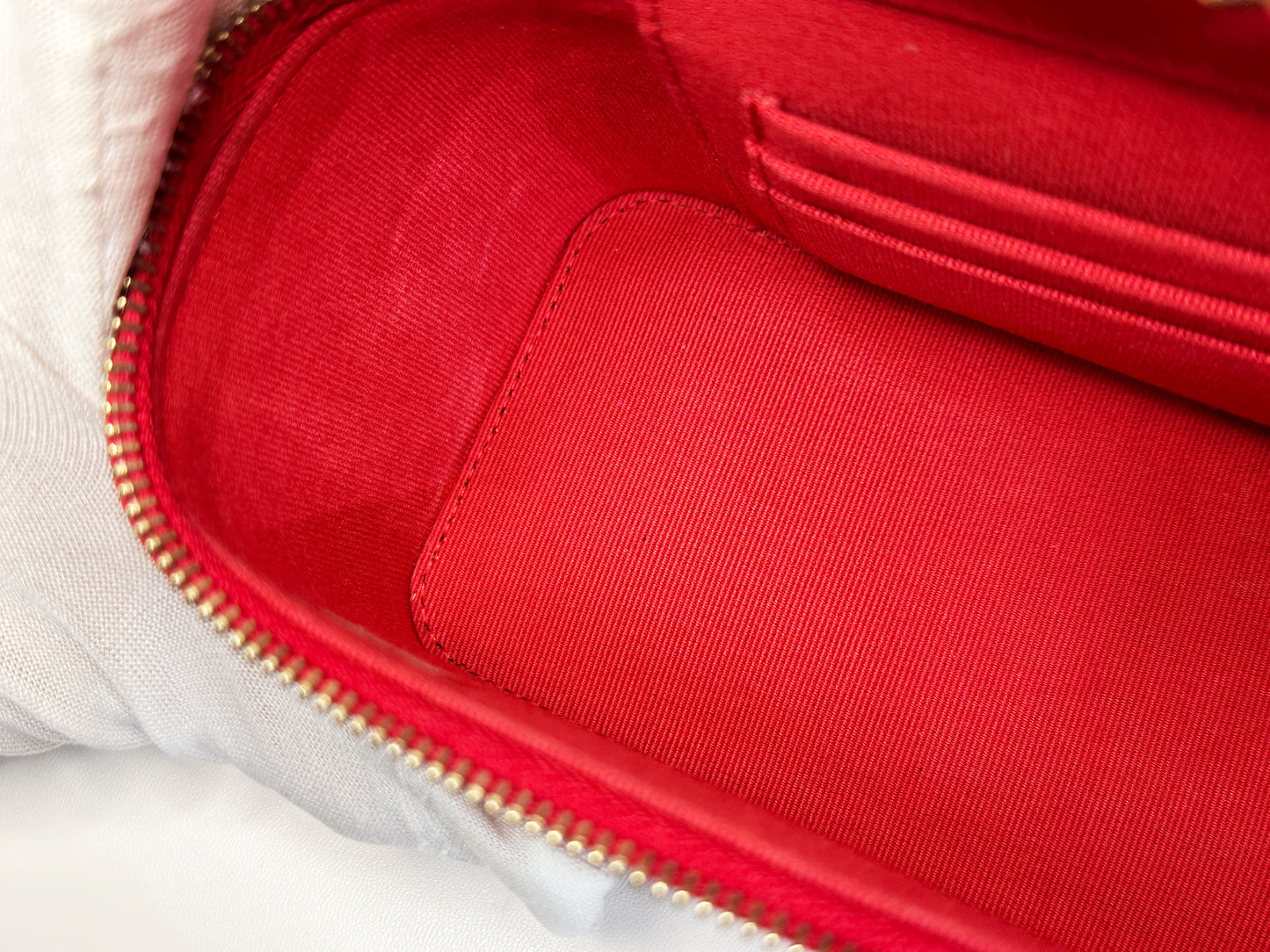 Chanel Caviar Quilted Small Vanity Case With Chain Red 3181 holo card