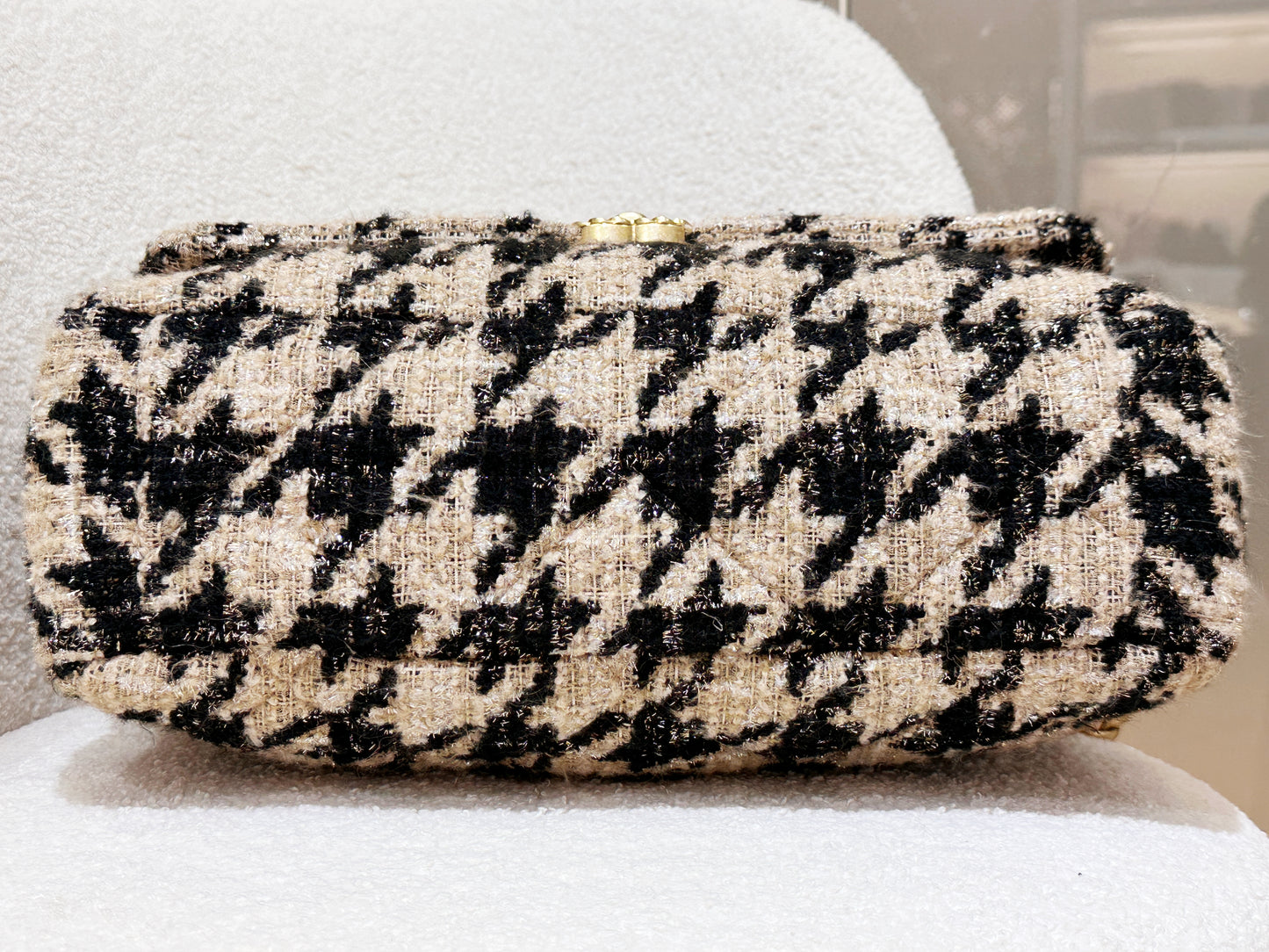 CHANEL 19 Maxi Flap Bag in 19K Beige Black Houndstooth Tweed 2876 holo card