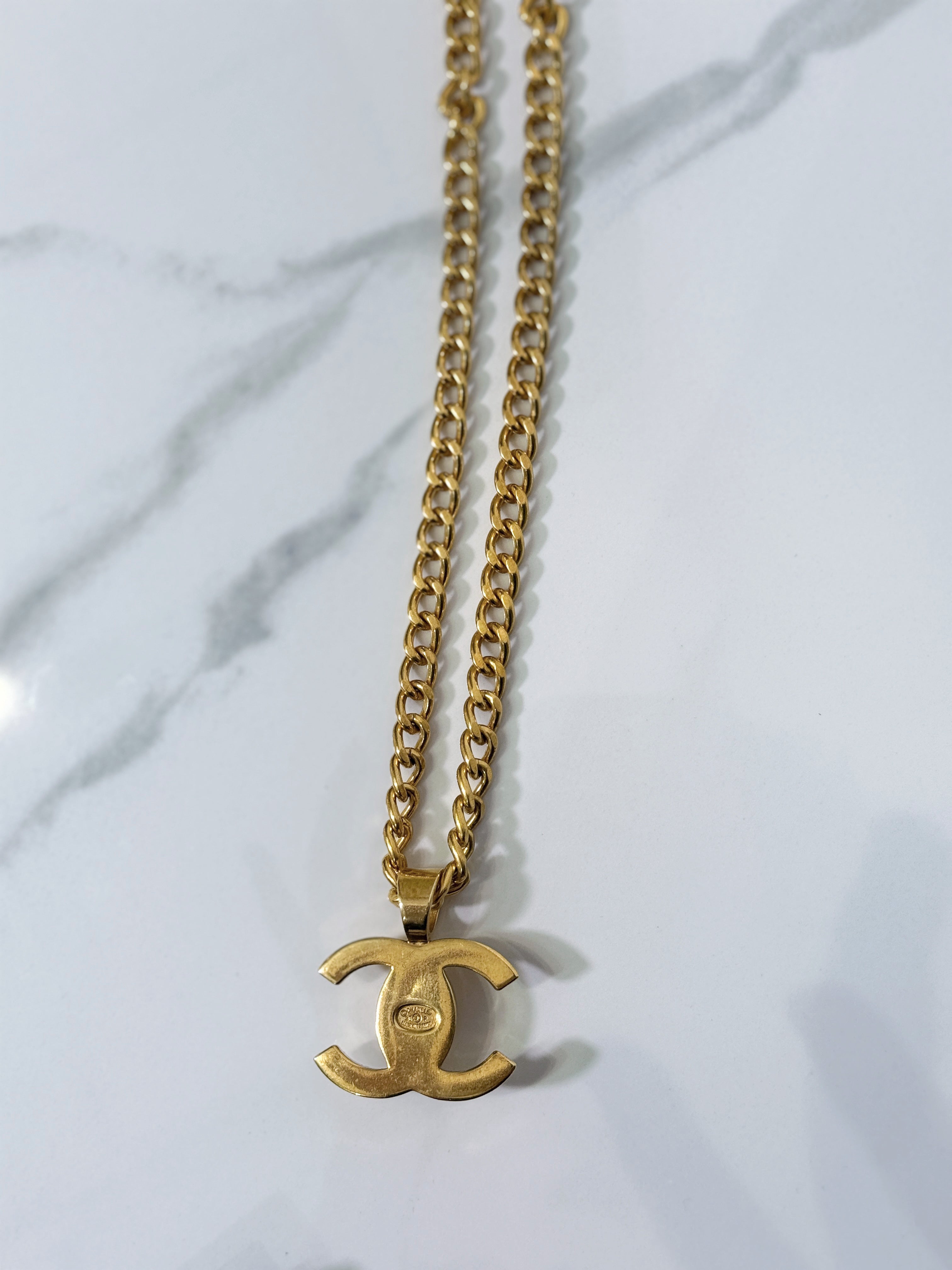 Chanel Turnlock Cocomark 97P Gold Chain Necklace Golden